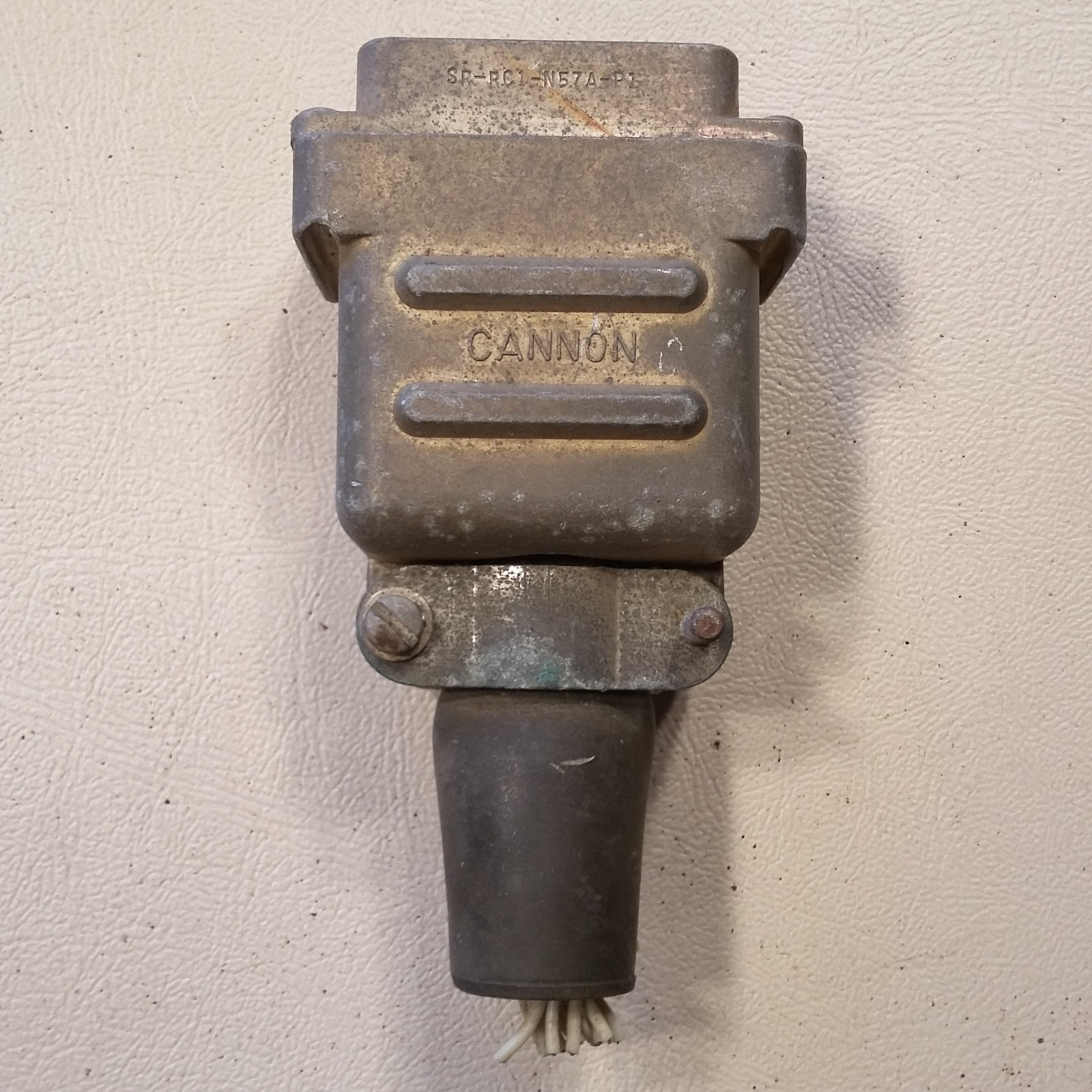 Cannon SR-RC1-N57A-P1 Connector