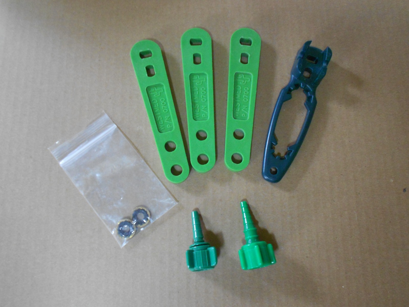 Lot of 4 Oxygen Tank Wrench Keys & Washers & 2 Regulator Barb Adapters