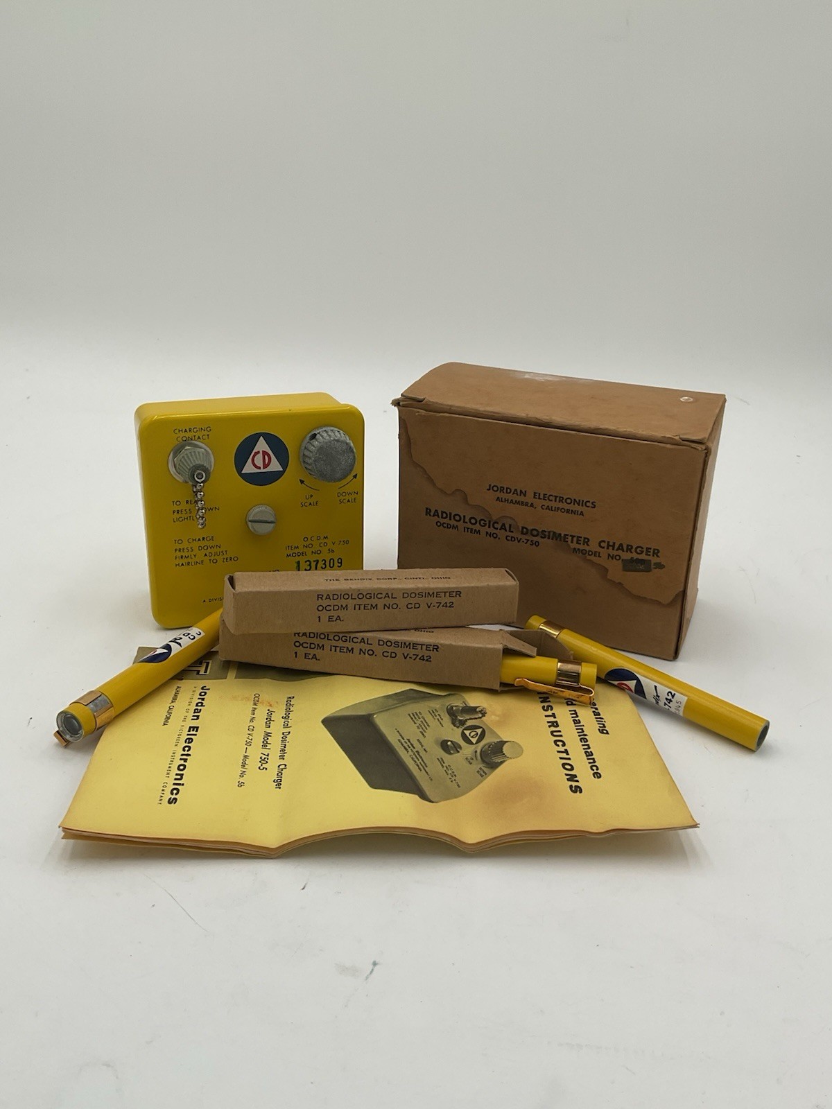 Civil Defense Radiological 4 Dosimeters And Charger CDV-750 Model 5b New in box!