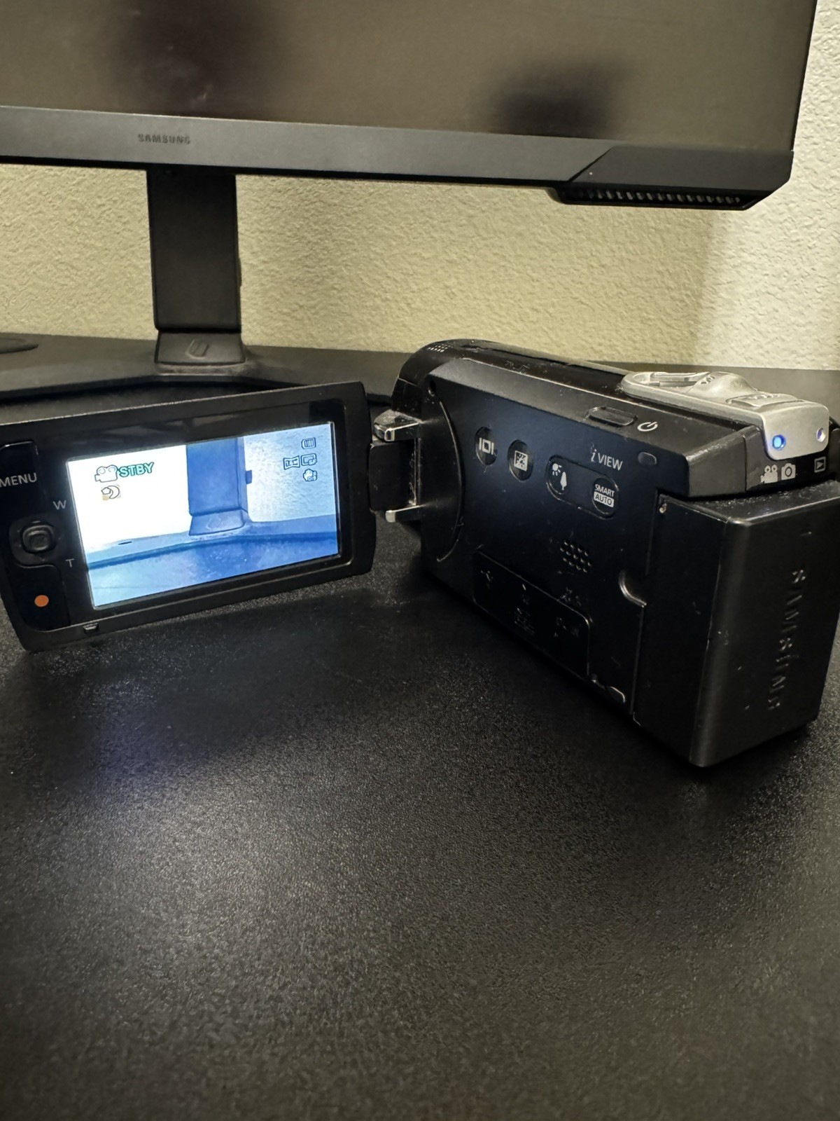 SAMSUNG six-f40 FLASH MEMORY SD CAMCORDER RED