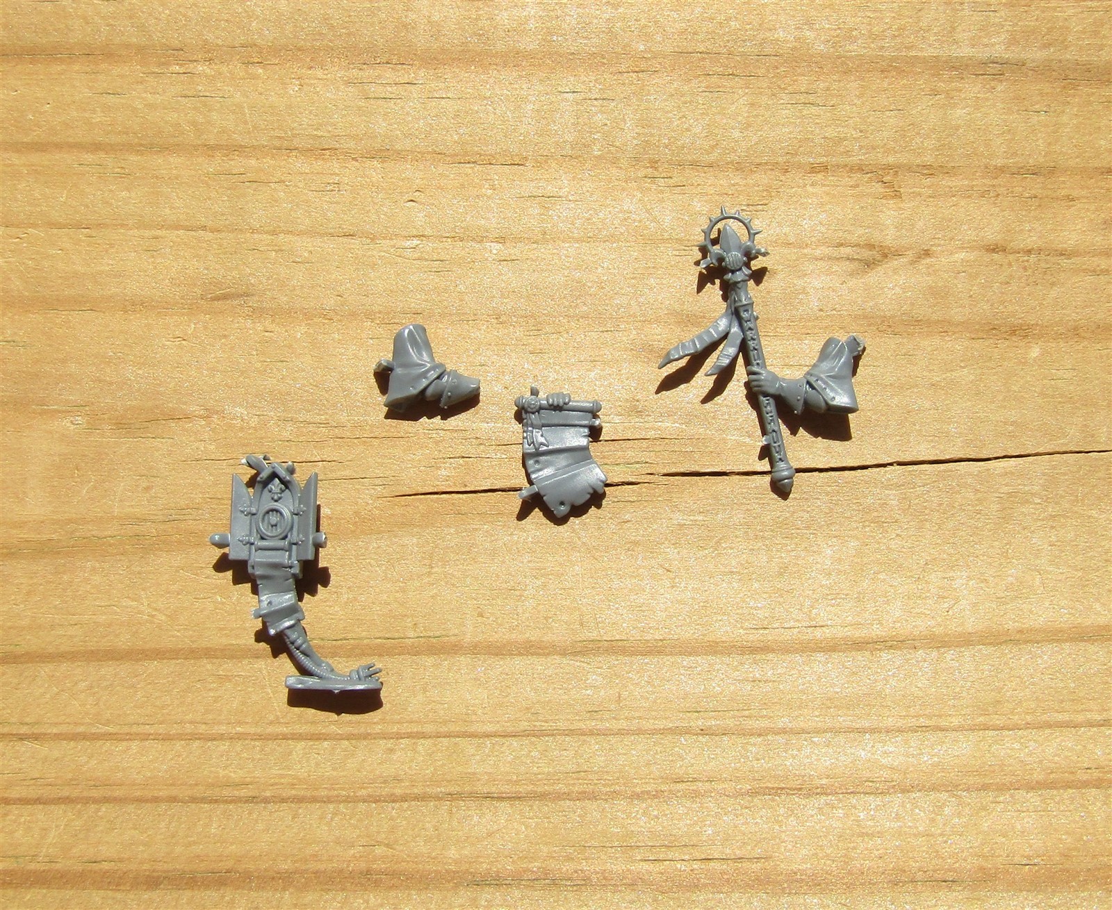 40K Sisters of Battle Novitiates SPC Dialogus Stave, Litany Scroll & SpeakerBits