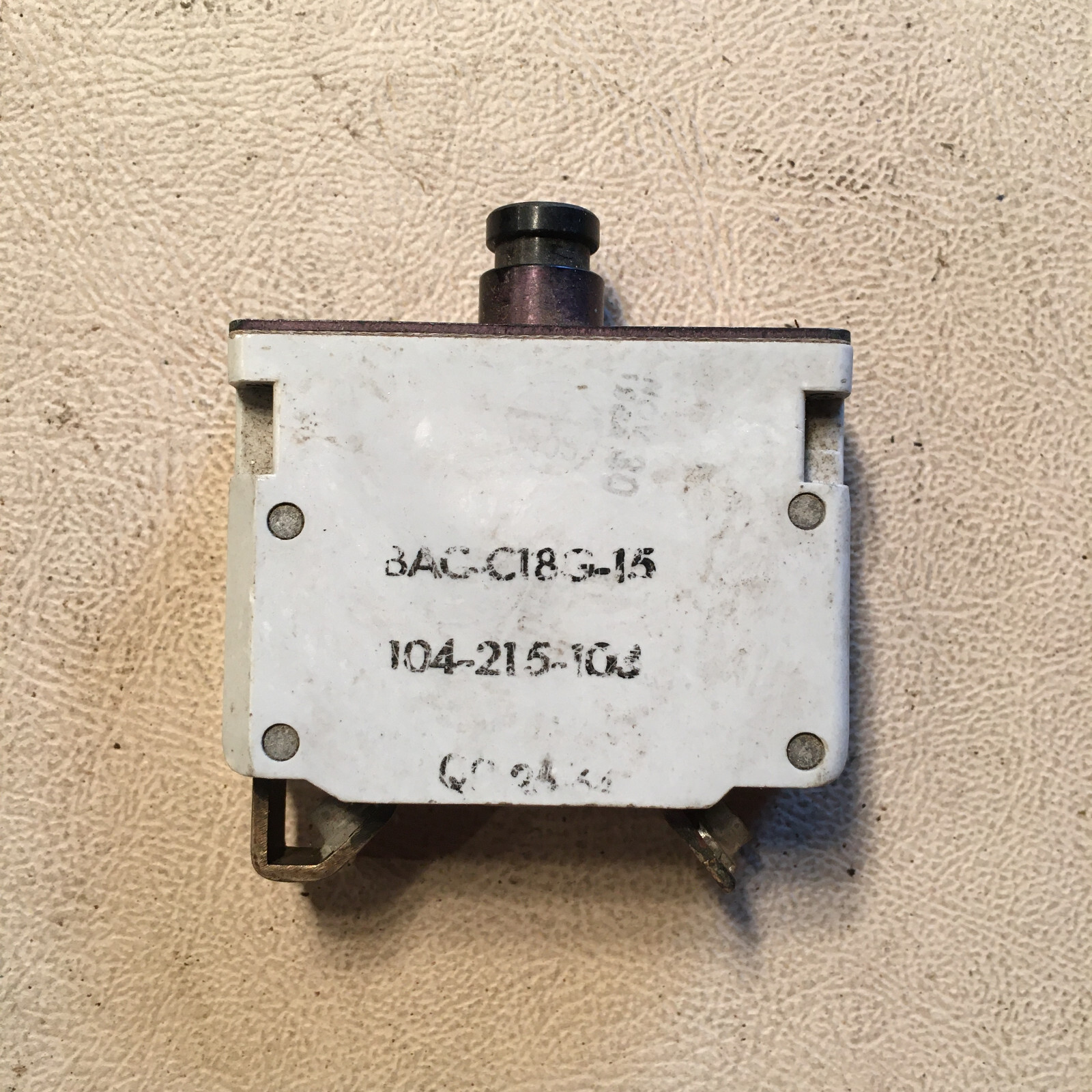 Wood 15 Amp Circuit Breaker 104-215-103