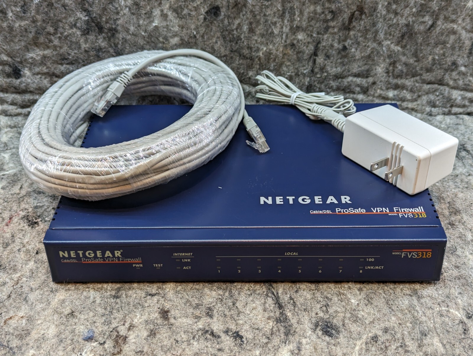 Netgear ProSafe FVS318 8-Port VPN Firewall 10/100 Mbps + Cable