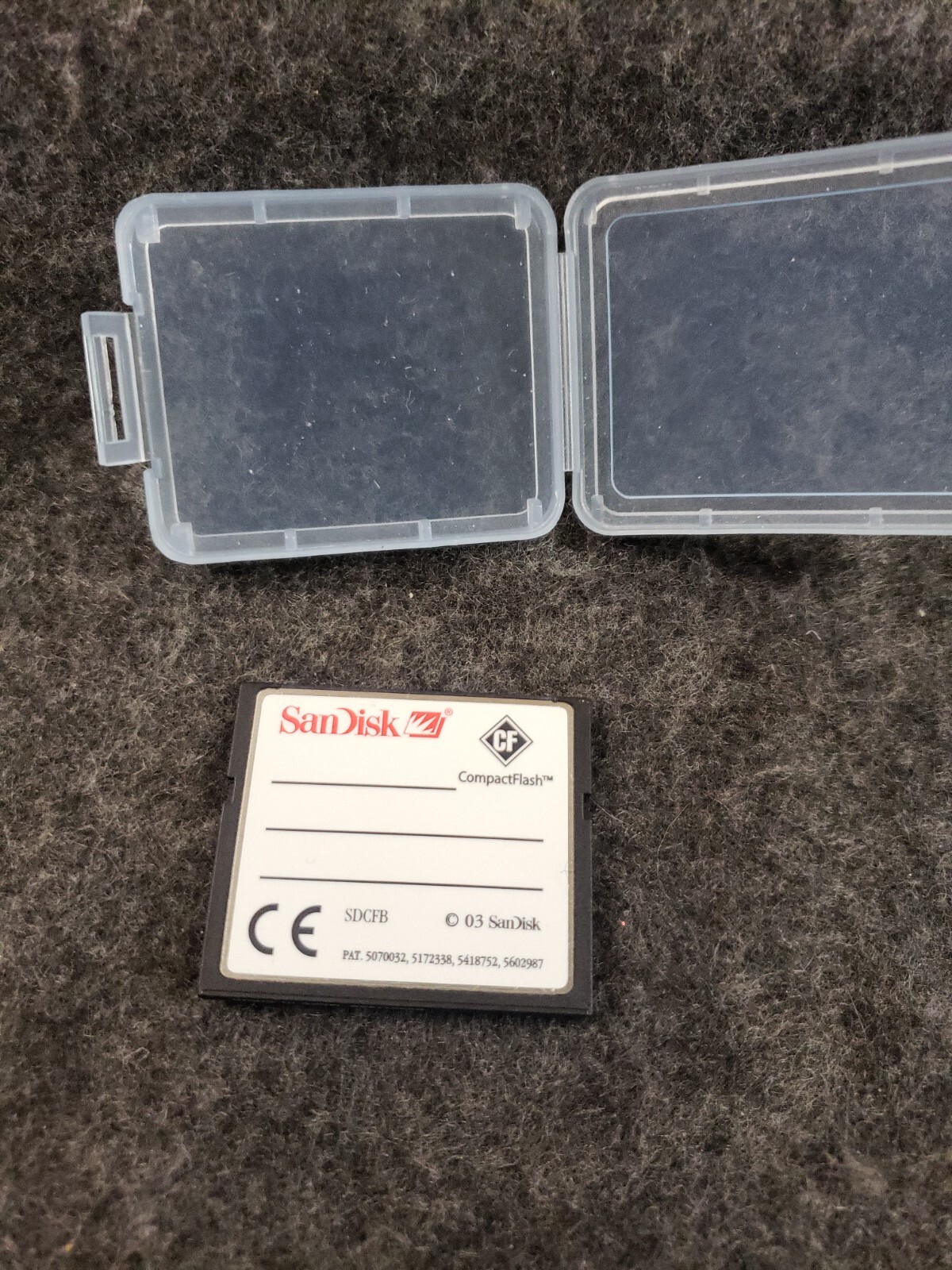 2GB SanDisk CompactFlash Memory Card 2G CF Card SDCFB-2048Genuine w/case ..(SB3)