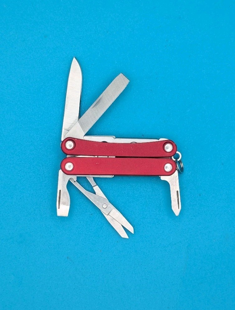 Leatherman SQUIRT PS4 Multi-Tool With Pliers Scissors Knife RED!