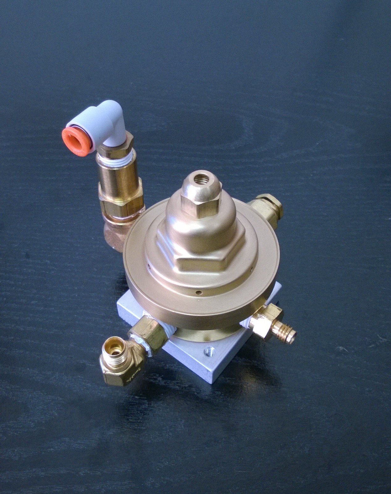 Drager MU11520 Regulator, 65 psi/pressure relief, HPO2 for RW82-1 warmer, Used