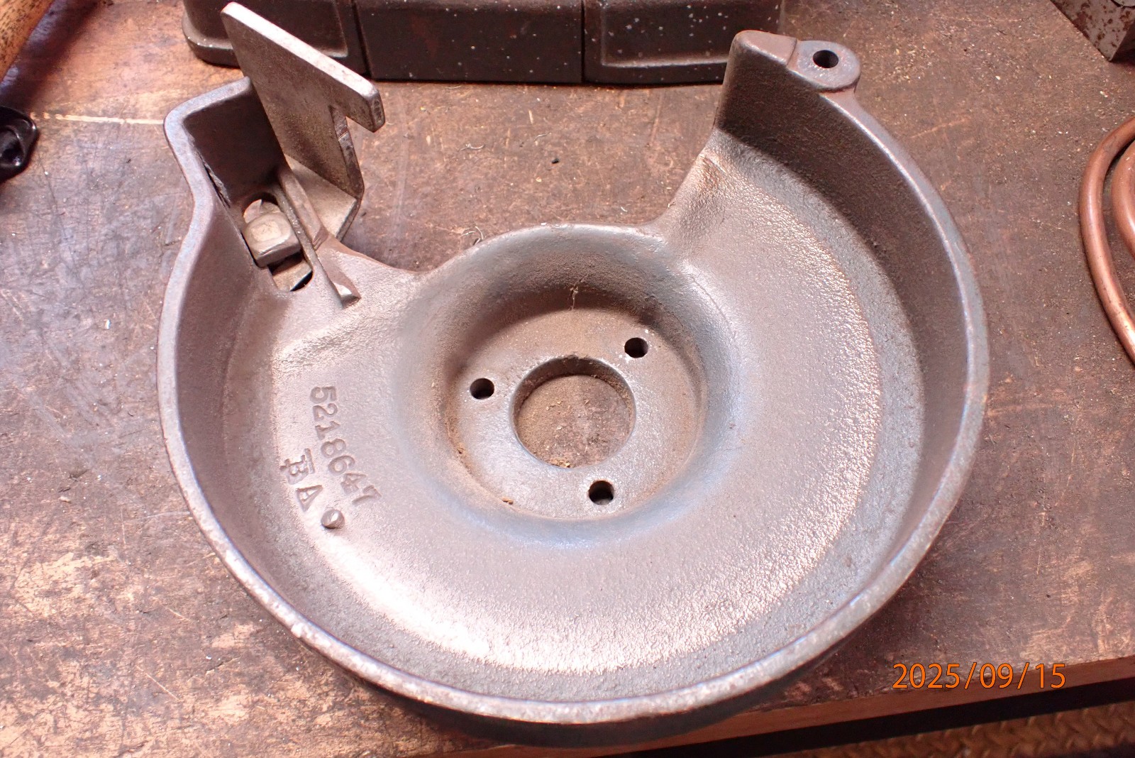 VINTAGE IRON WHEEL GUARD WITH TOOL REST FOR CRAFTSMAN BENCH GRINDER 115.7561