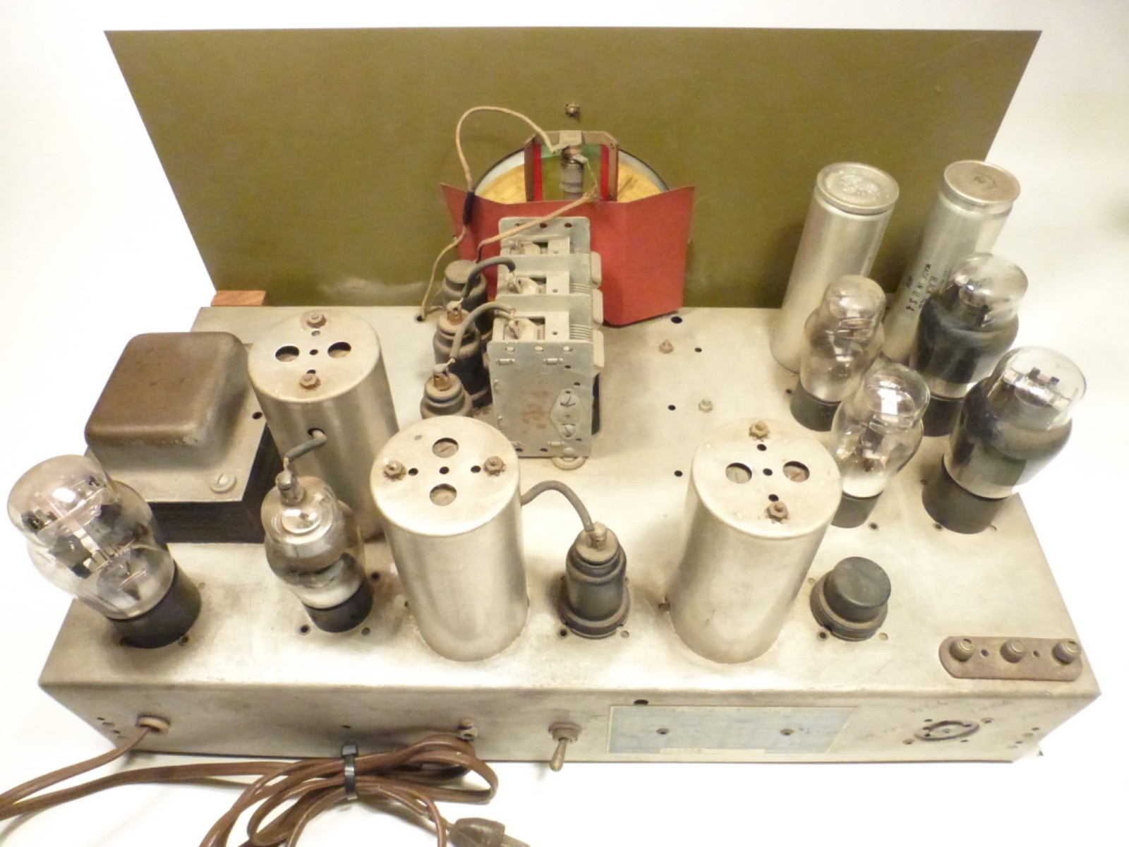 vIntage MIDWEST model 11-37 CHASSIS: GOOD TUNING, KNOBS, GRAPHIC, ALL 11 TUBES