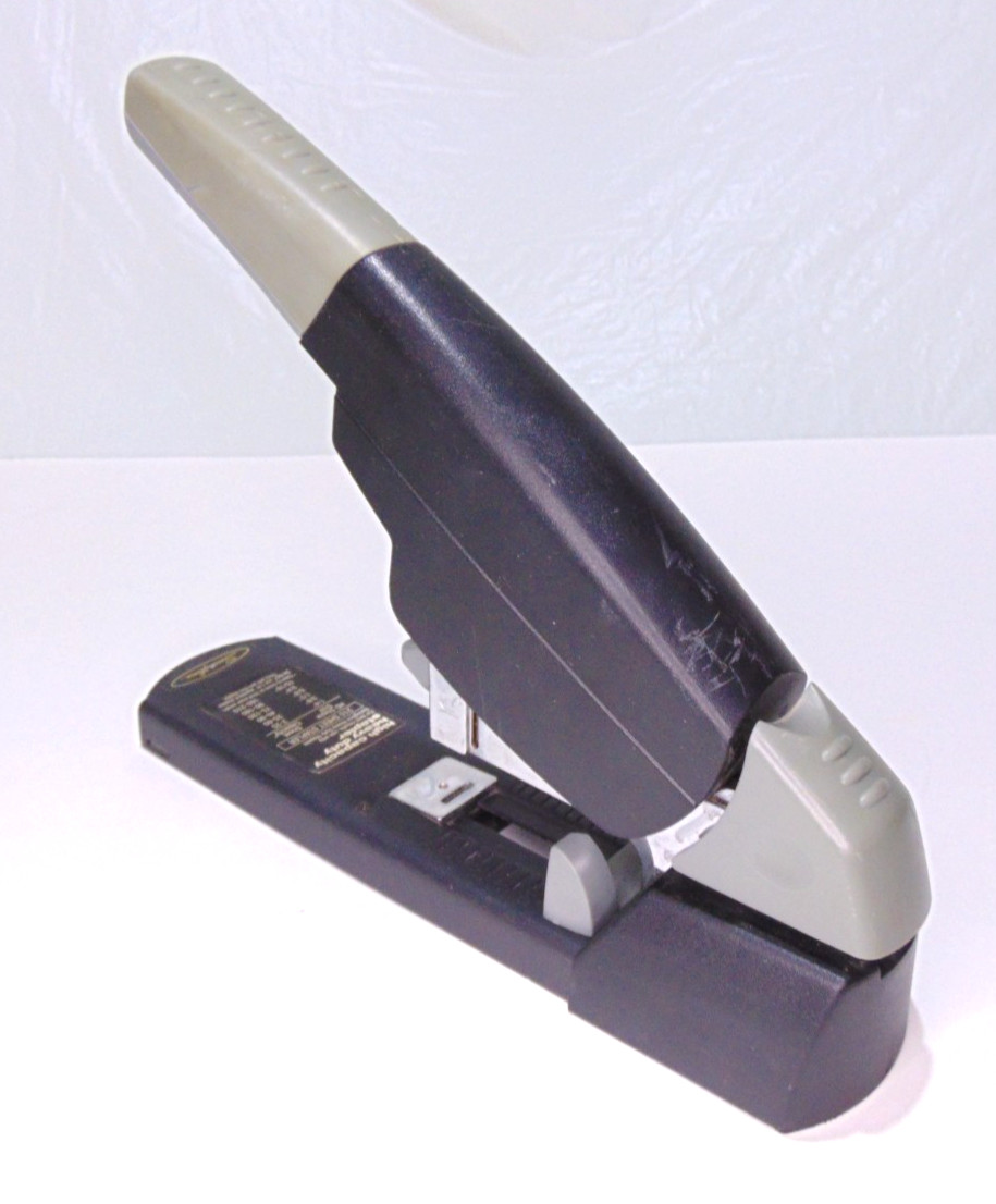 Swingline High-Capacity Heavy-Duty Stapler 210-Sheet Capacity Black/Gray 90002