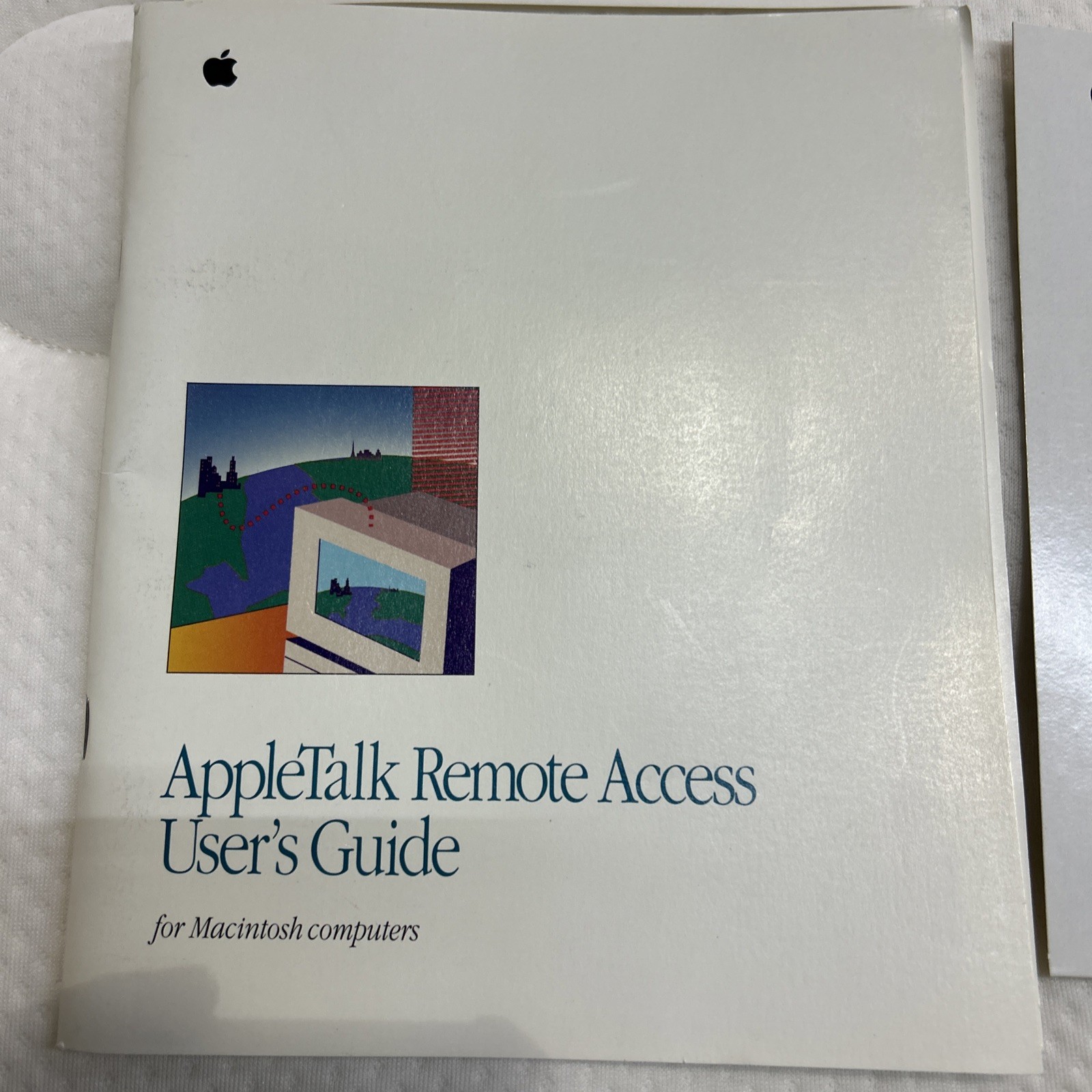 AppleTalk Remote Access User's Guide 030-0487-A Apple Macintosh with Disc