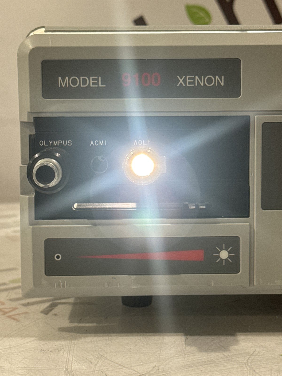 Luxtec 9100 Xenon Light Source
