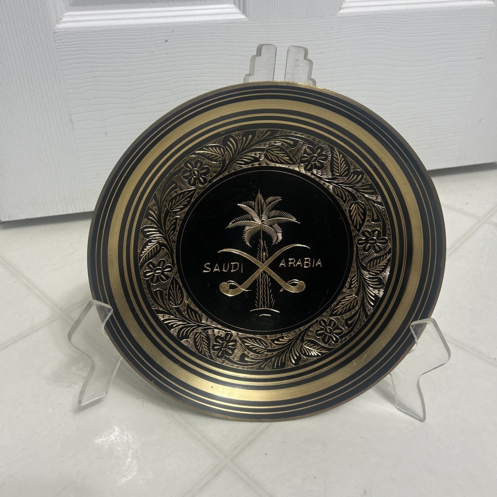 Vintage Saudi Arabia Brass Etched Enamel Engraved Swords Palm Footed Plate Dish