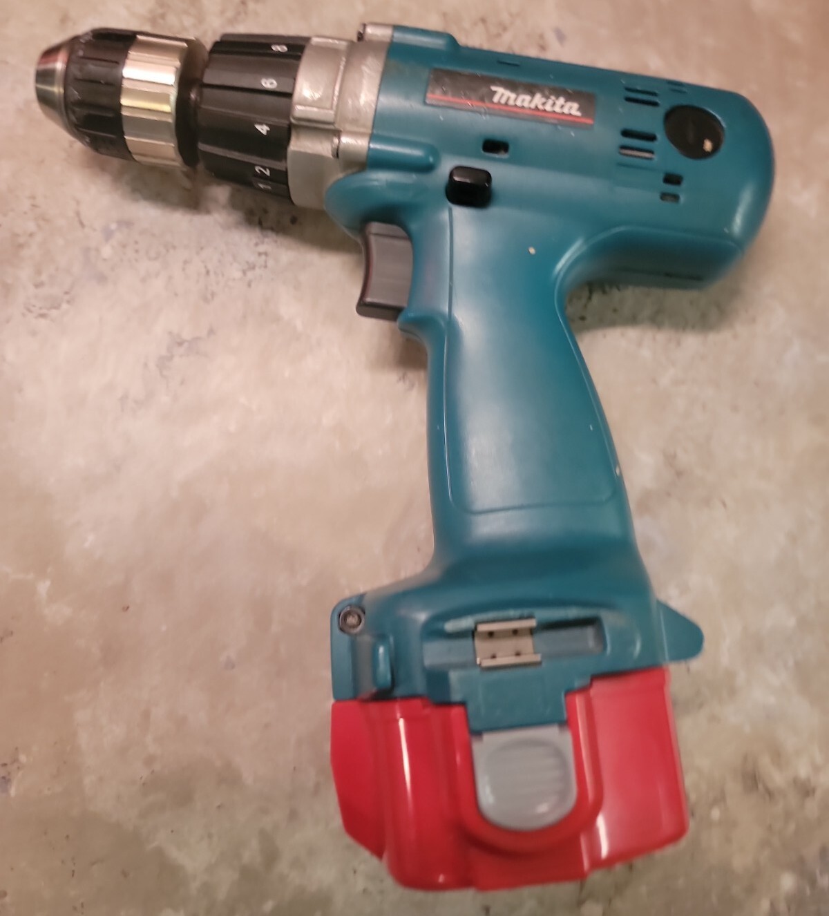 MAKITA 6216D 12V 3/8” DRILL DRIVER WITH BATTERY ~ HARD TO FIND!