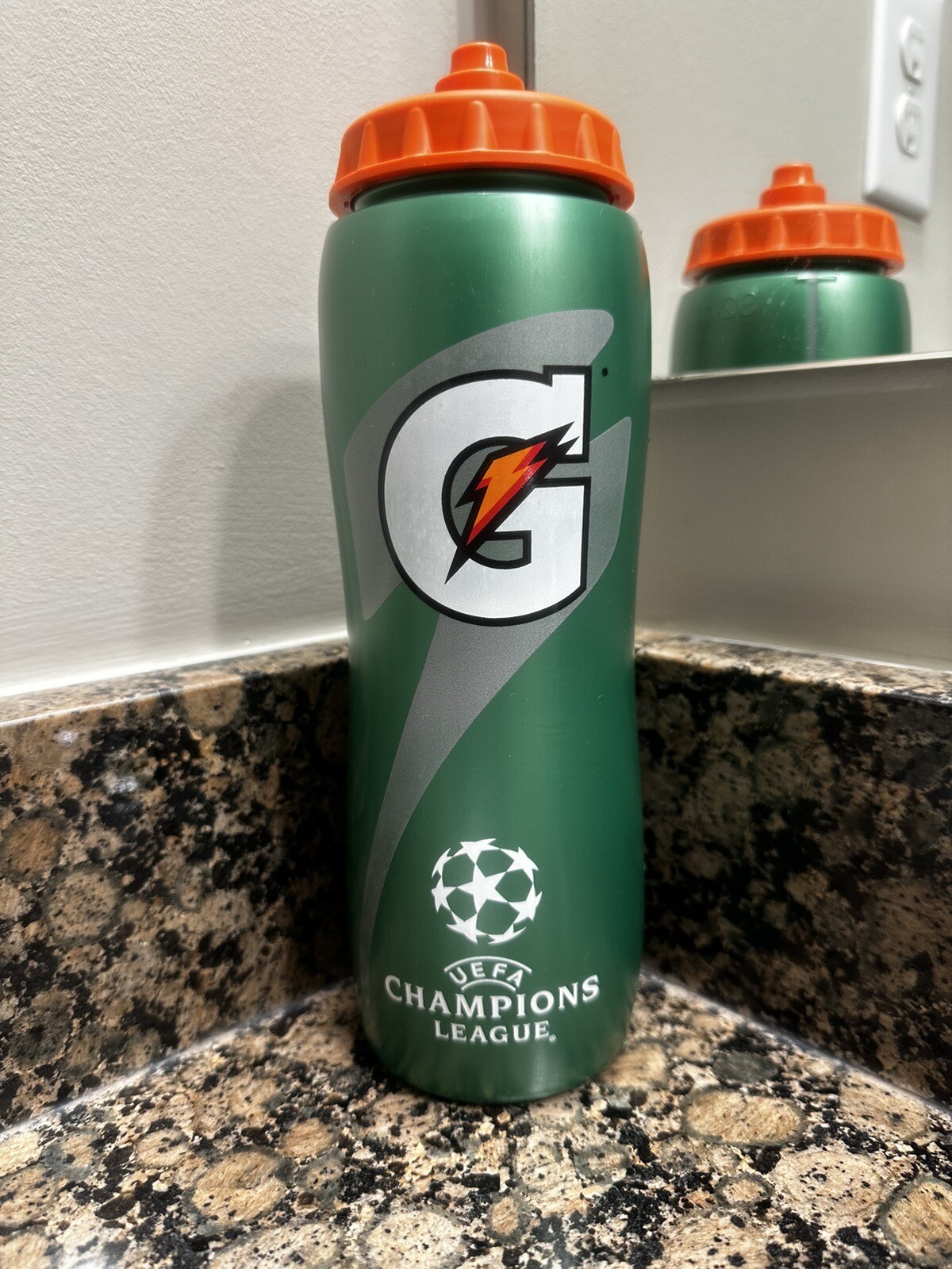 GATORADE SQUEEZE SPORTS WATER BOTTLE SOCCER CHAMPIONS LEAGUE 32 OZ