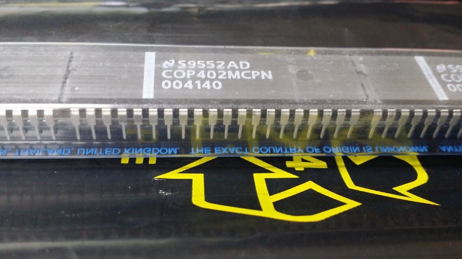 (9 PCS) COP402MCPN NSC Microcontroller, 4-Bit, COP400 CPU, NMOS, PDIP40