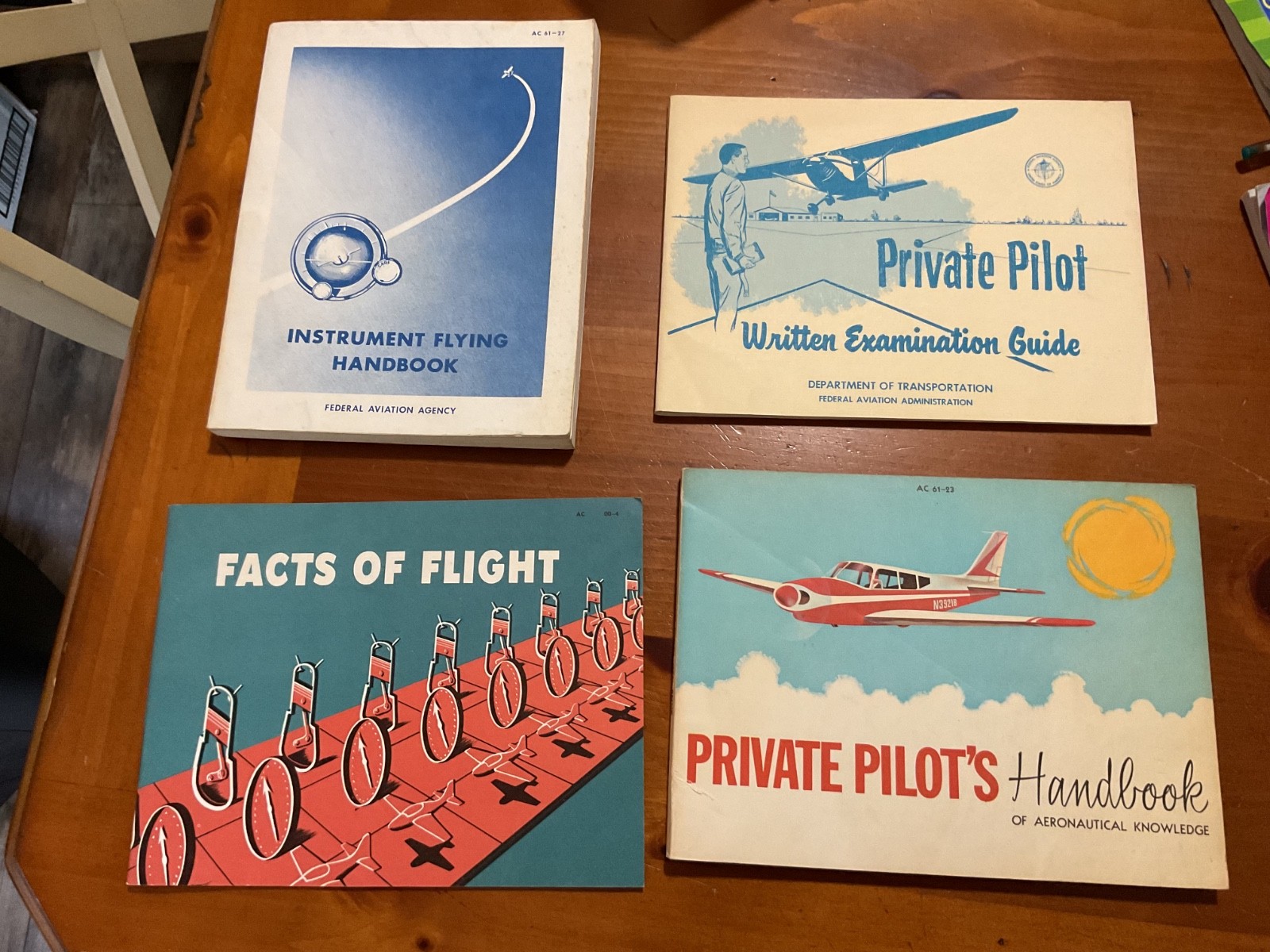 Lot of 4 Vtg Private Pilot FAA Books Handbook, Exam Guide, Course Manual Facts