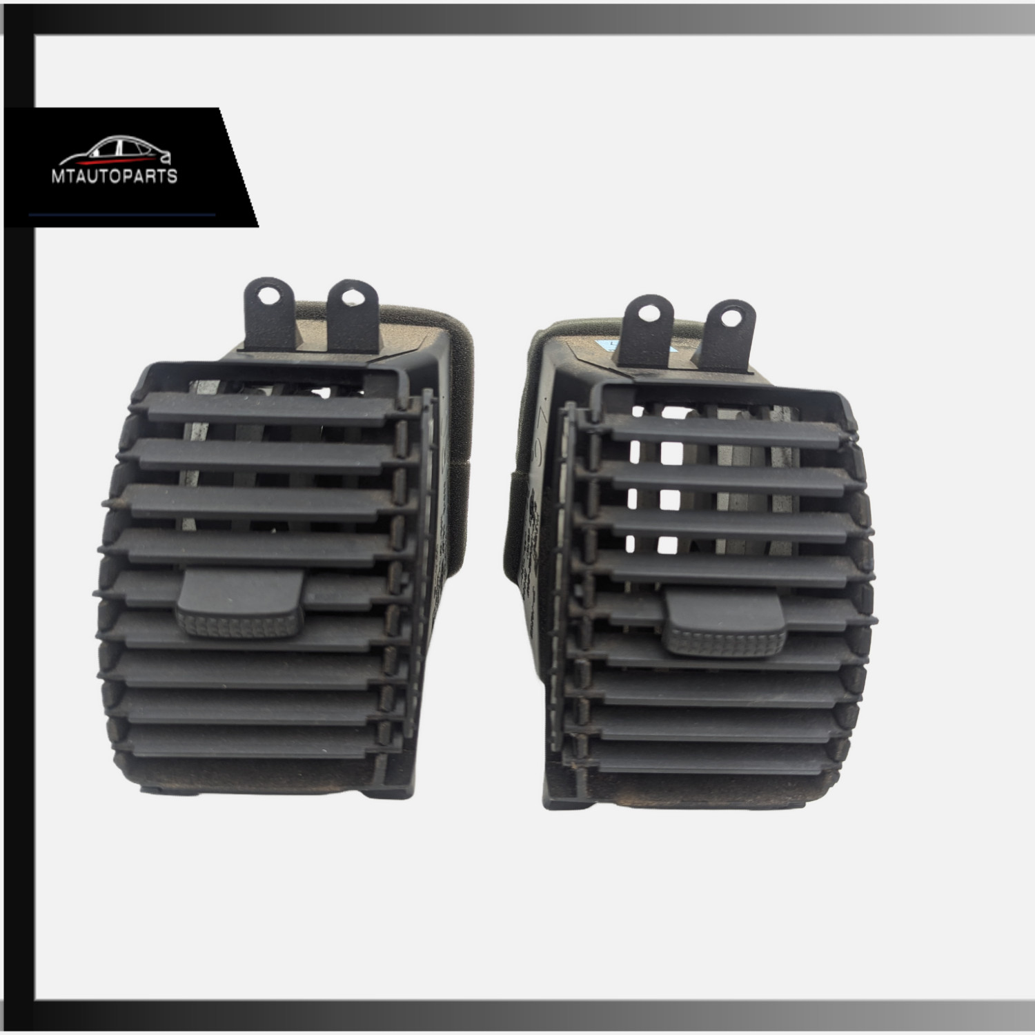 2005-2008 Nissan Xterra Left Right Center Vent Pair