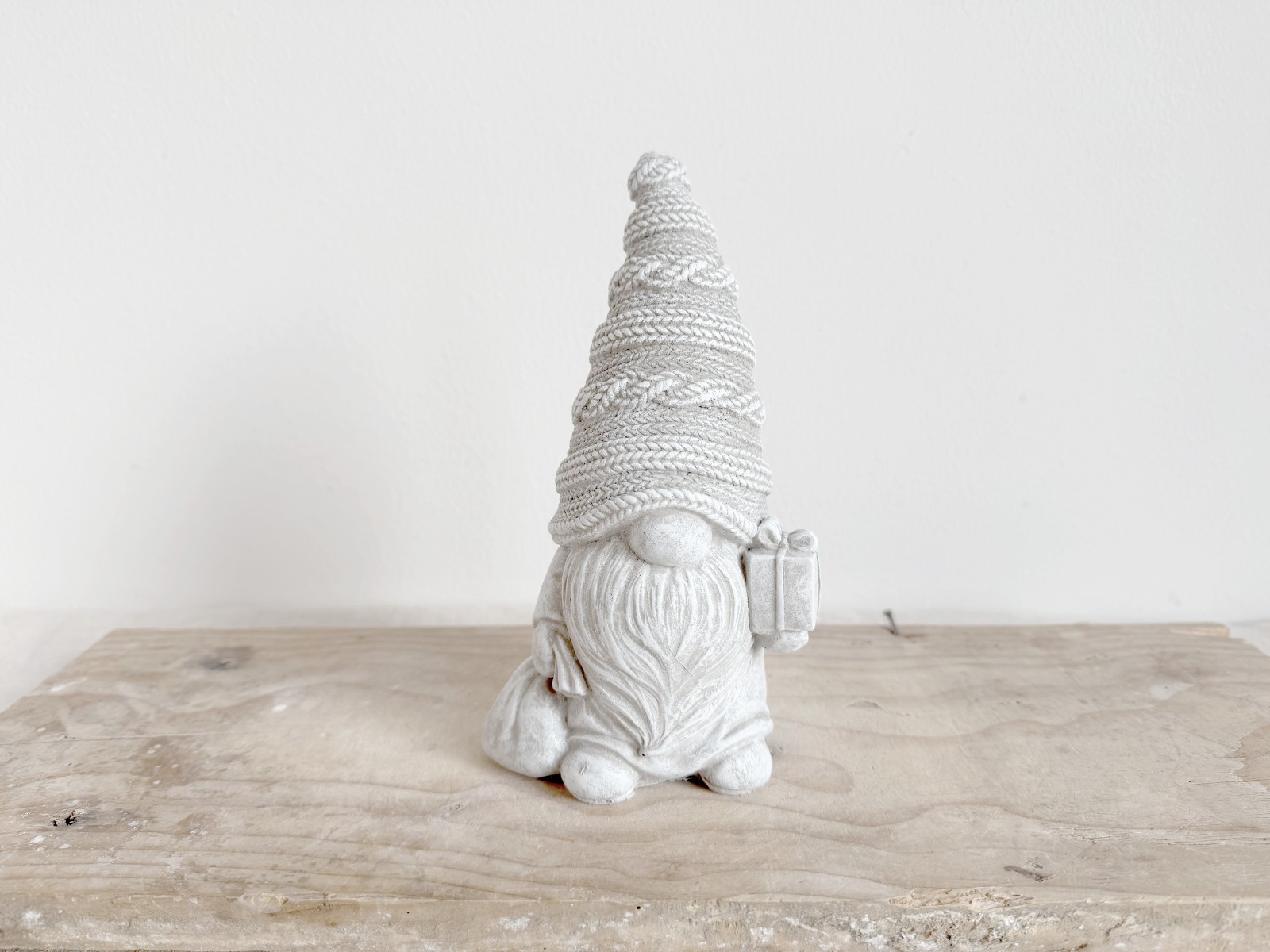 Latex Mold – Faceless Gnome with Knitted Hat, Sack & Gift – Version A