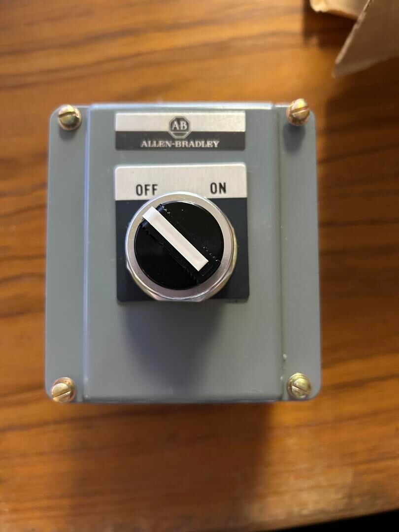 Allen Bradley 800T-R2TC Selector Switch: Off-On Surface Mounting with Switch