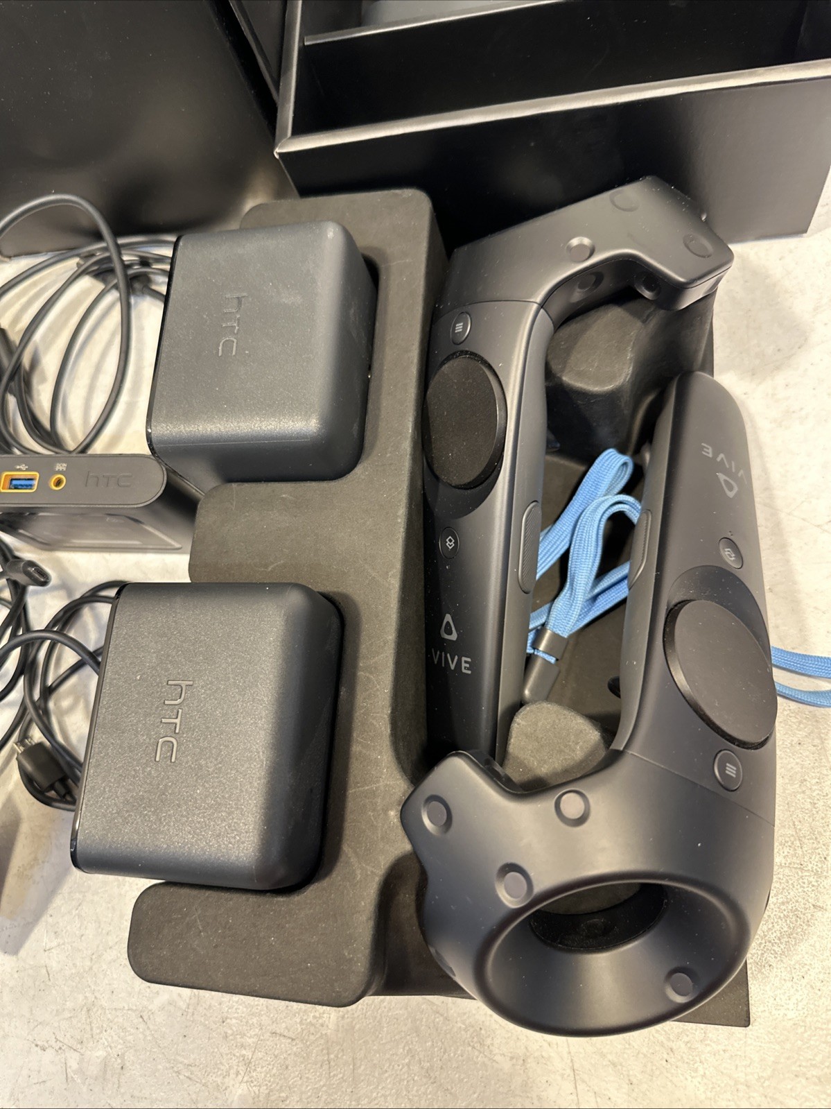 HTC Vive VR Headset Complete Set Full Kit System Virtual Reality