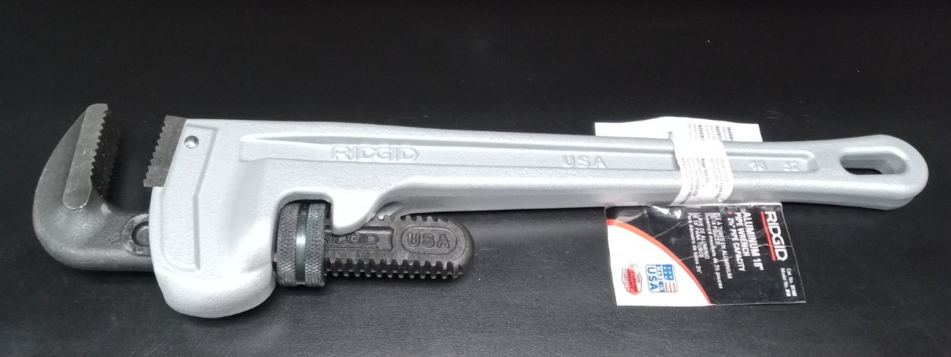(MA2) RIDGID 31100 Model 818 Aluminum Straight Pipe Wrench, 18" Plumbing Wrench