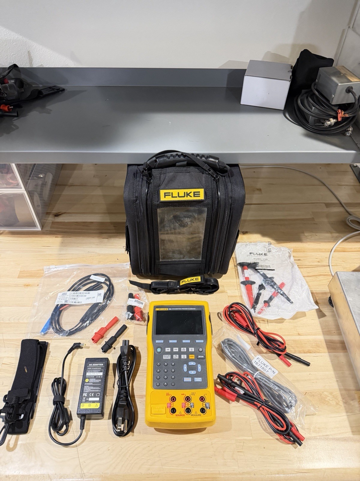 FLUKE 754 DOCUMENTING PROCESS CALIBRATOR W/ ACCESSORIES (TESTED) FREE SHIPPING