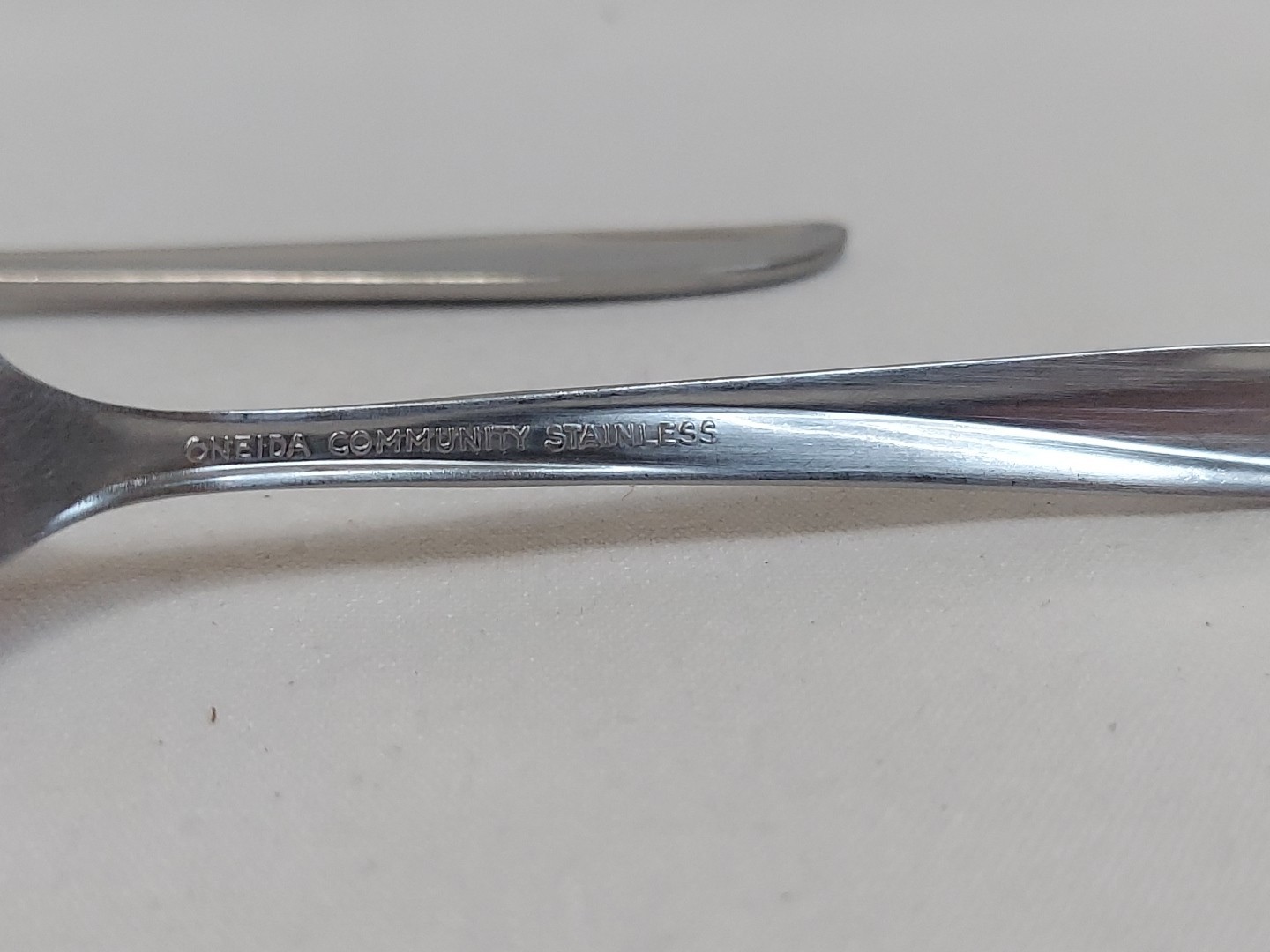 2 Oneida Community Atomic Twin Star Stainless Flatware Spoons EUC