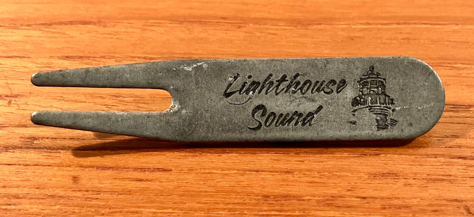 Links at Lighthouse Sound (Maryland) Logo Golf Ball Mark Divot Repair Tool