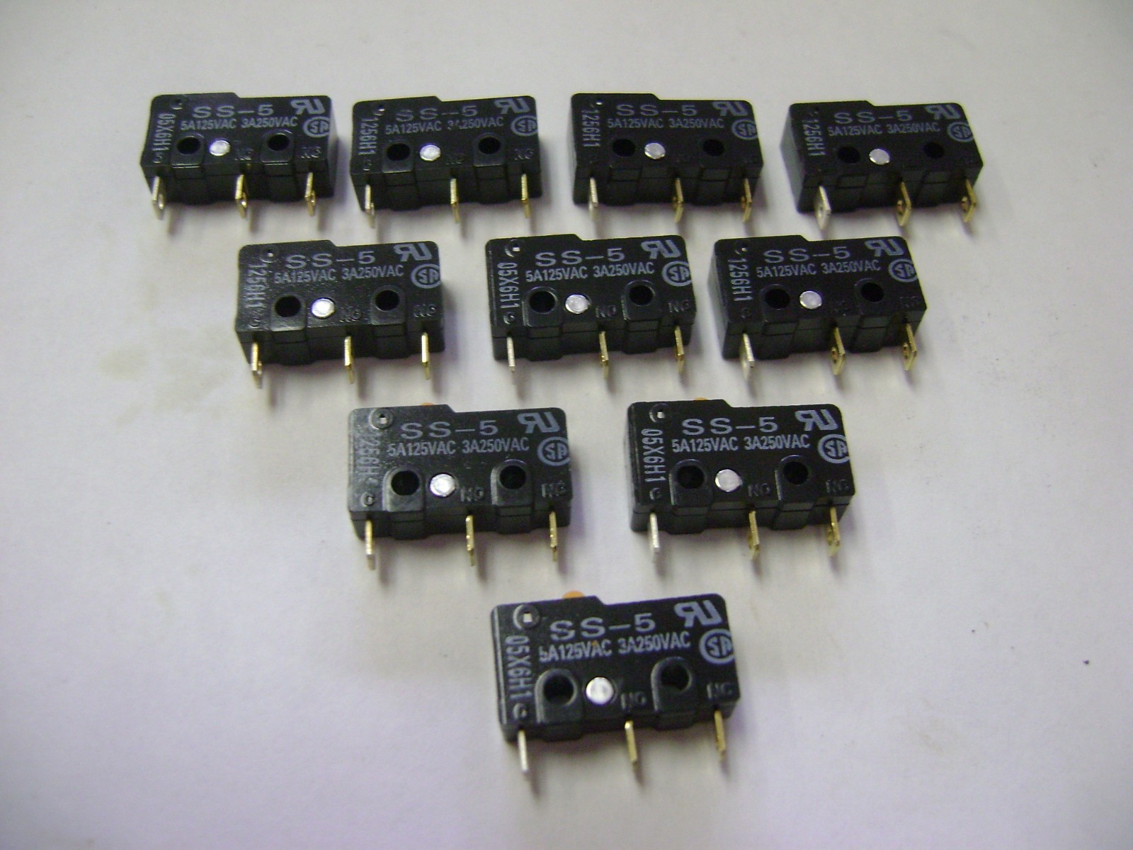 10 NEW OMRON SS-5 5A125VAC / 3A250AC MICRO SWITCHES A6