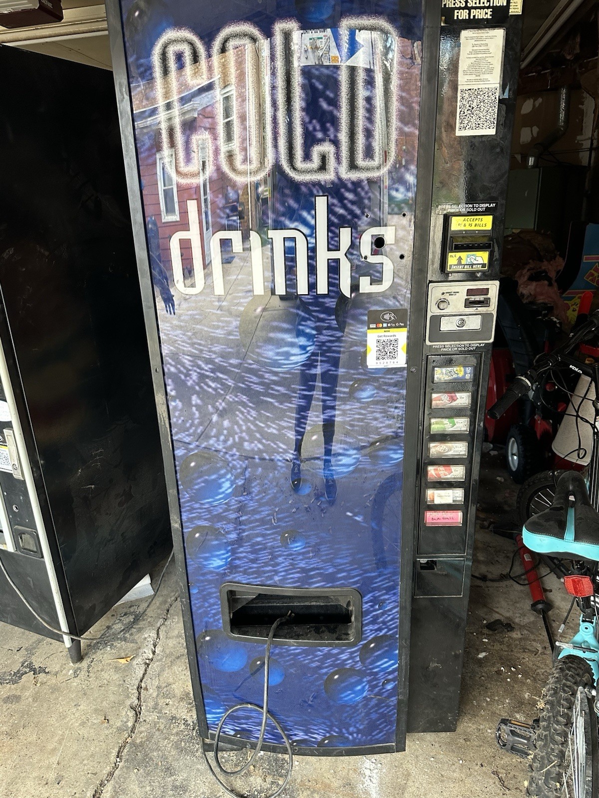 Dixie-Narco Cold Drinks Vending Machine Can Dispenser 7 Selection $1 $5