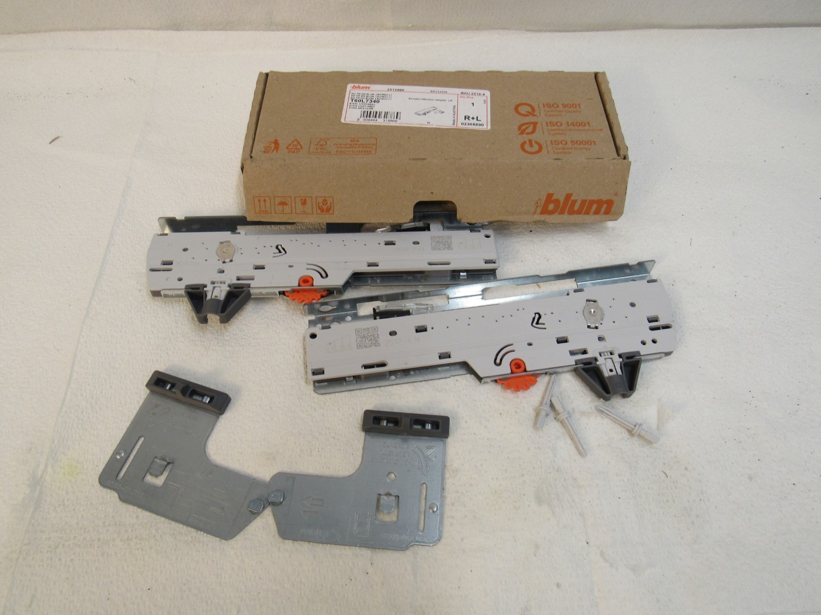 Blum T60L7340 Type L1 Left and Right Tip-On Blumotion Unit and Trigger Assembly