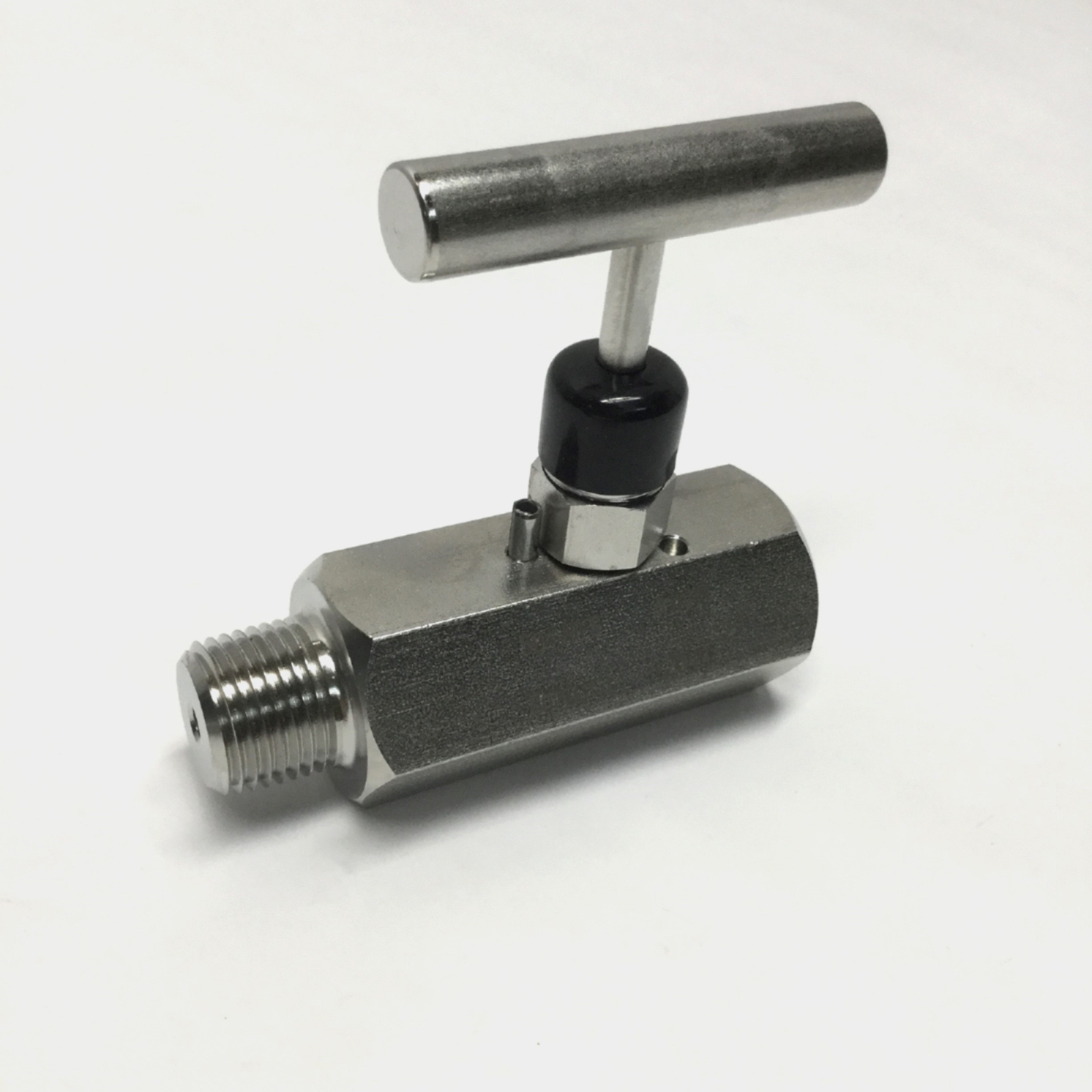 Noshok 504-MFS 316 Stainless Steel Needle Valve, 1/2" NPT Male x Female, 6000psi