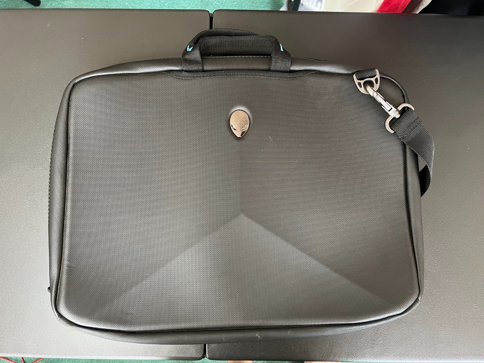 Alienware Vindicator 2.0 Mobile Edge Slim Gaming Laptop 17.3" Carrying Case BLCK