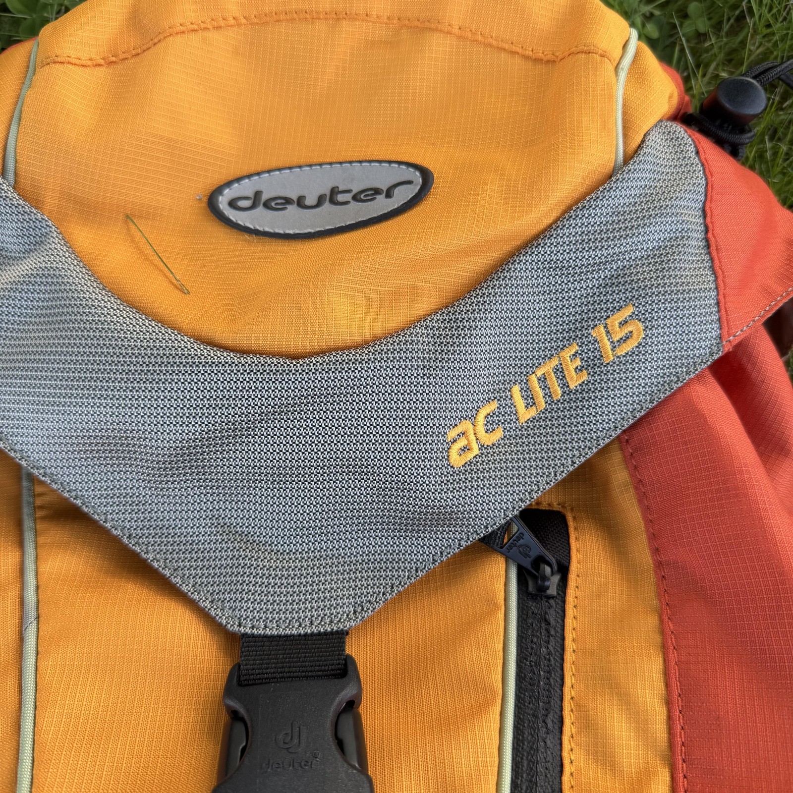 Deuter AC Lite 15 Hiking Backpack 15L Hydration Pack CamelBak 70 oz Rain Cover