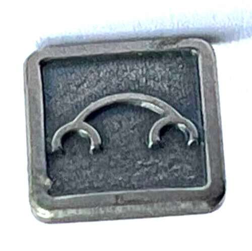 VW Beetle Silhouette 12mm Pin (H16)