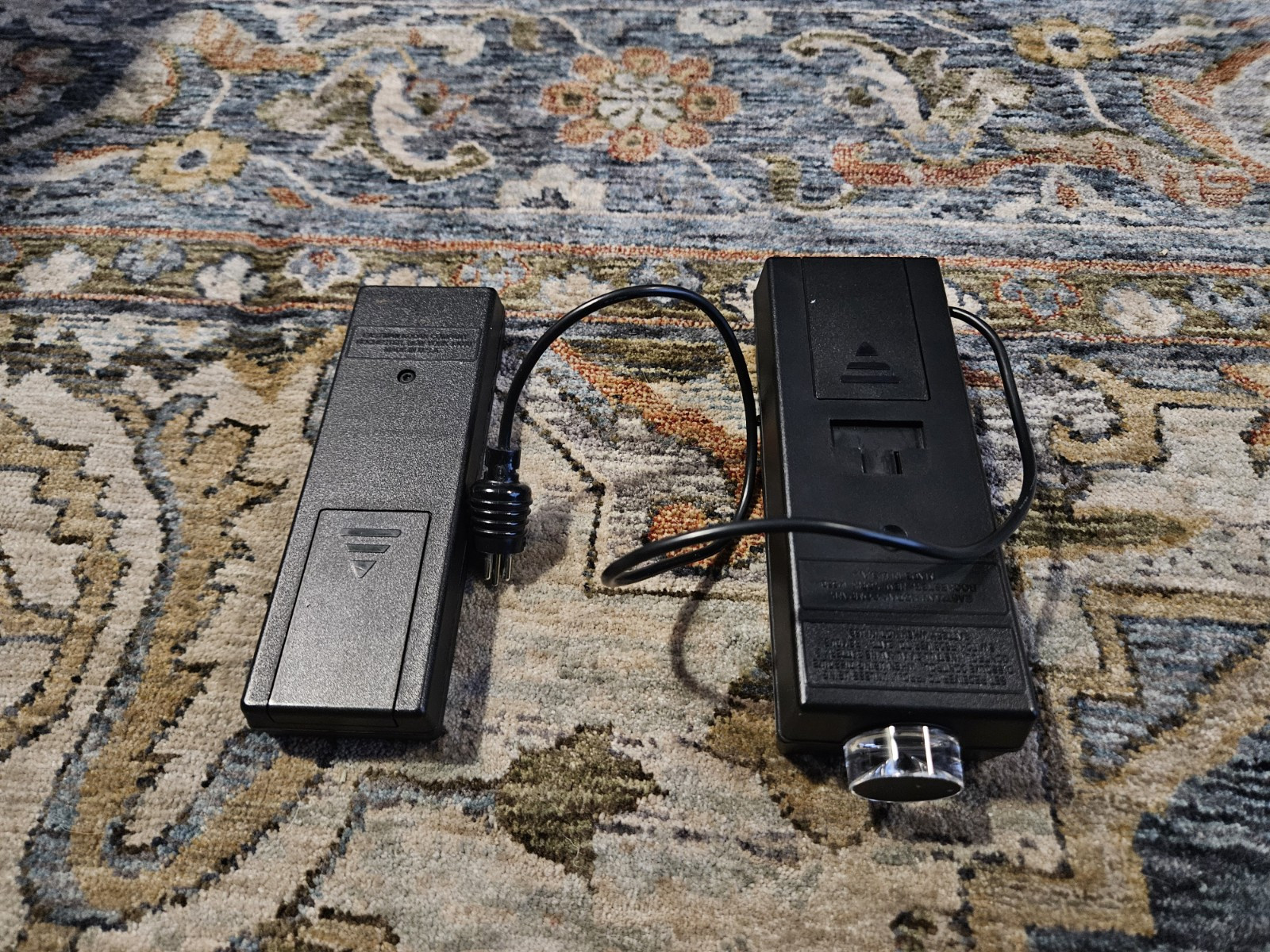 Kodak Carousel 4600 Projector - W/ Slide Tray, Remotes, Leather Case, Extra Bulb