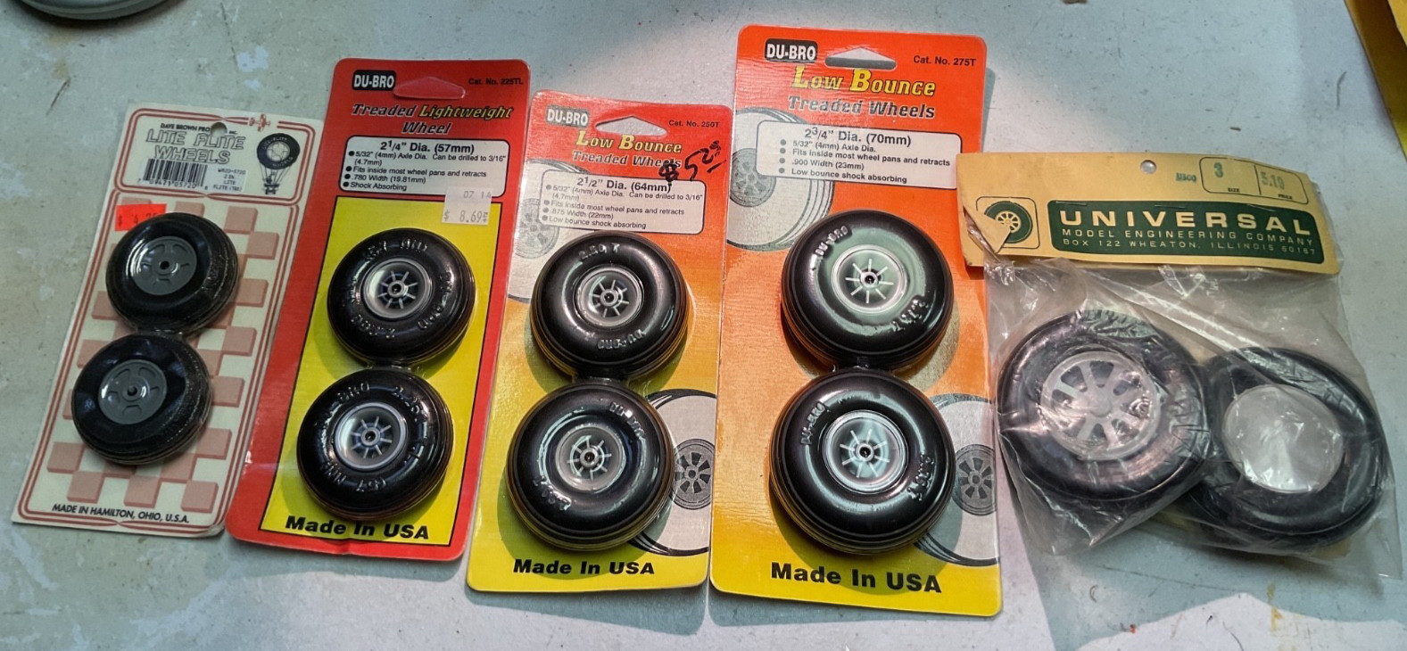 DuBro / Dave Brown / Universal     2”, 2 1/4”, 2 1/2”, 2 3/4”, 3” Wheels