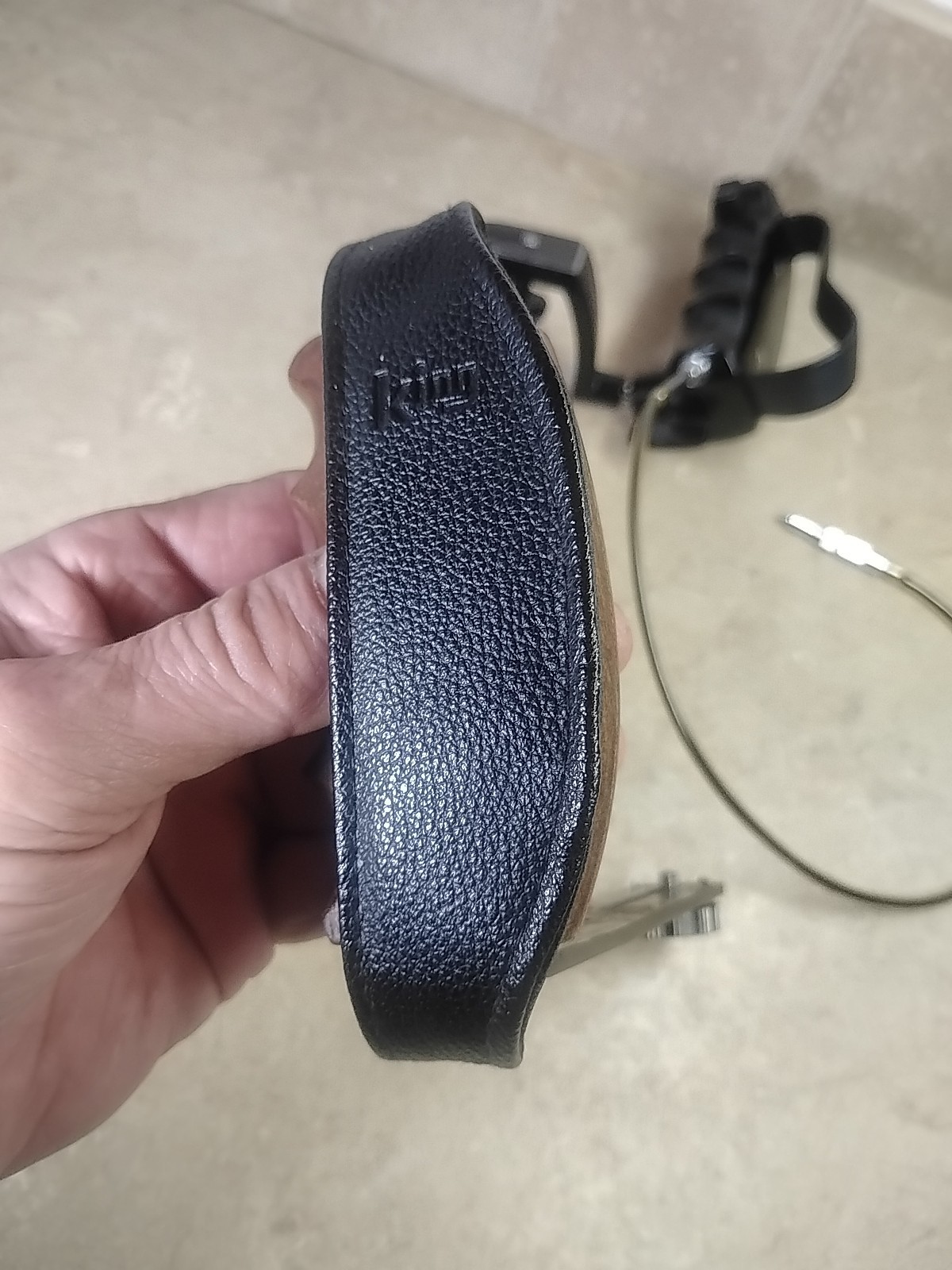 Minette Camera Hand Grip with Cable Shutter Release + King Grip Read