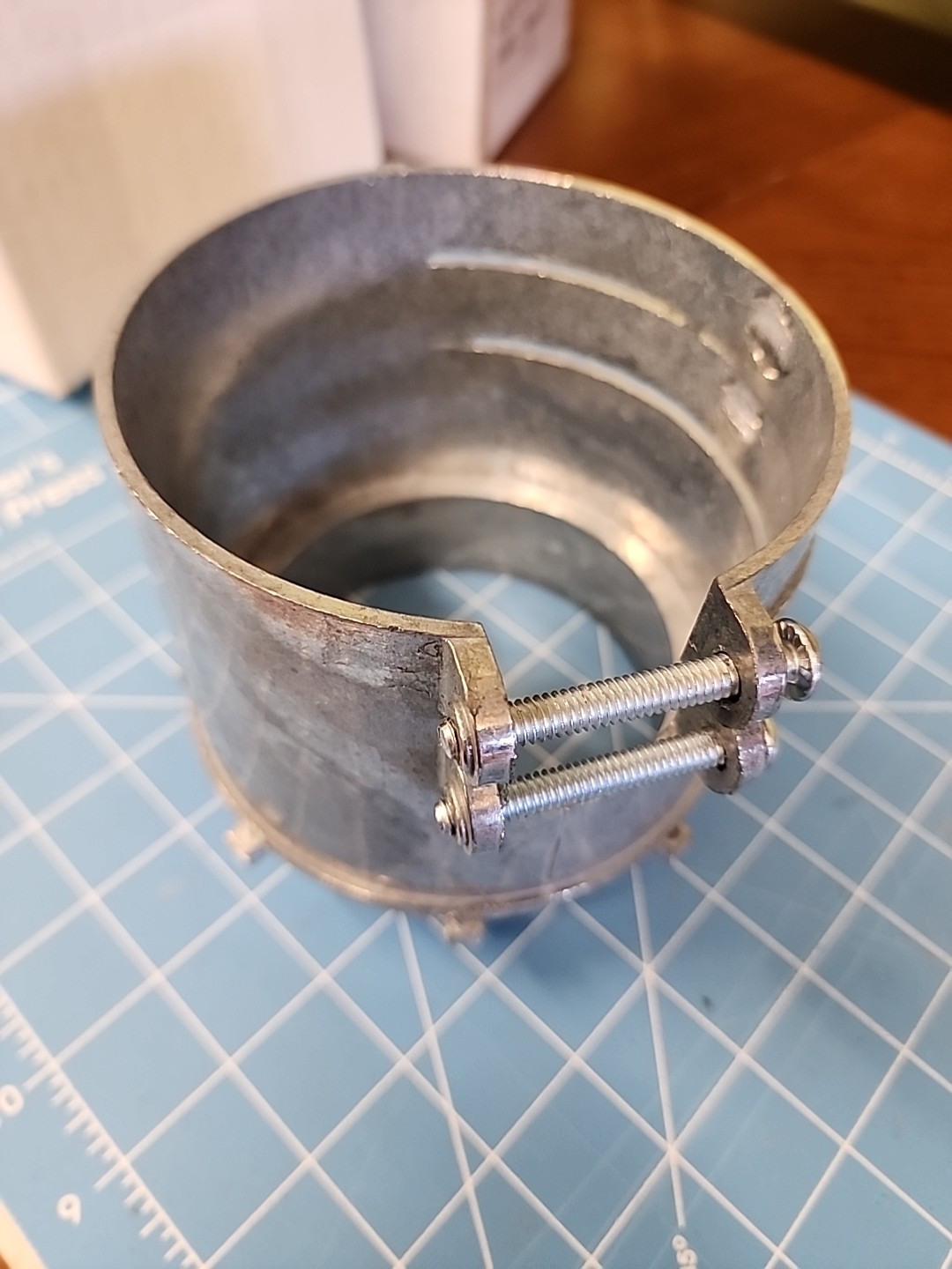 Arlington L4210 Straight Squeeze Connector