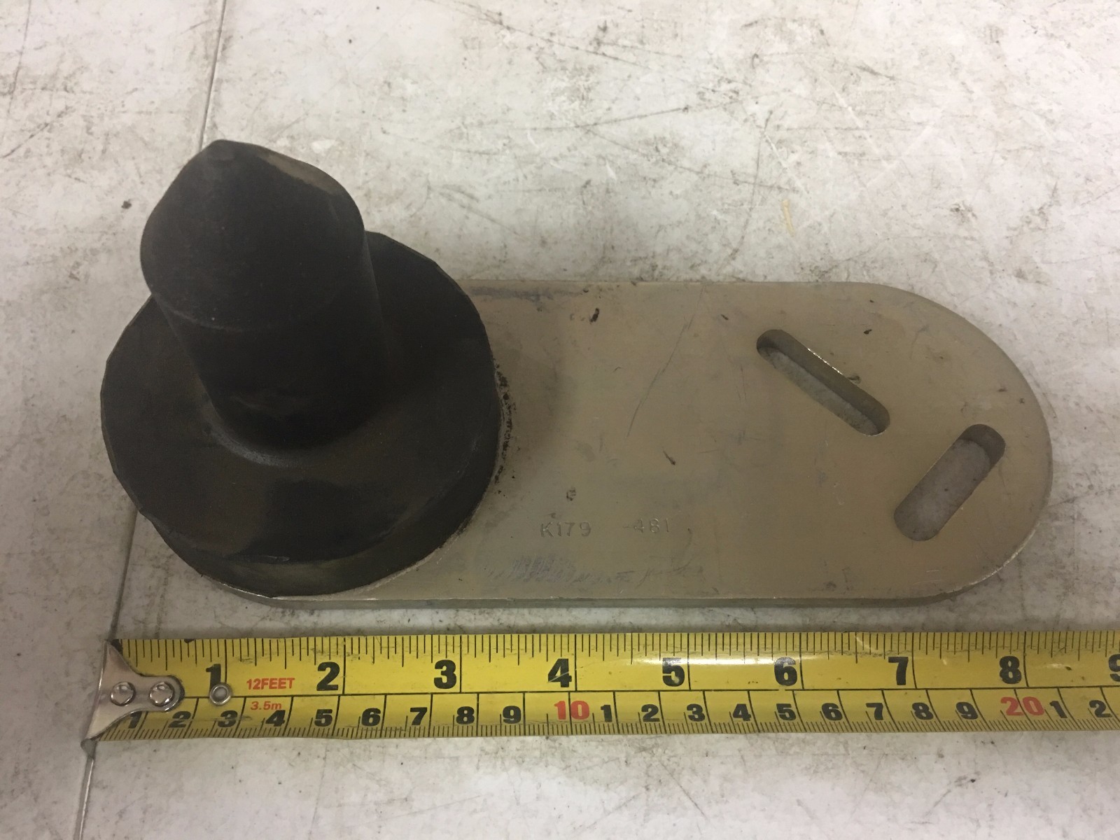 Left KW Hood Locator Pin & Bracket Kenworth # K179-481 Ref. # K273257 K179481