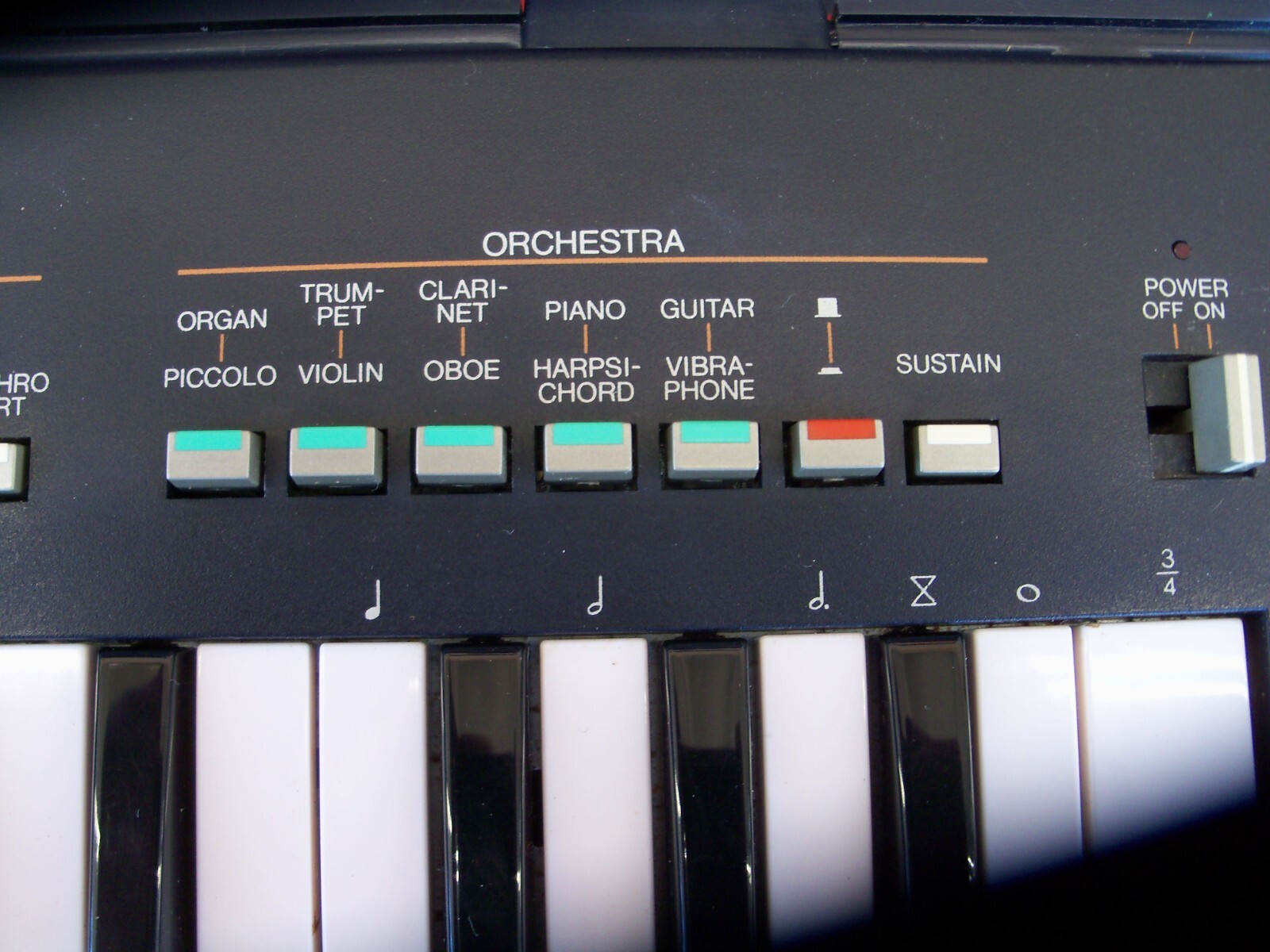 YAMAHA PORTASOUND PS-400 ELECTRONIC KEYBOARD (COMES WITH HARD SHELL CASE)