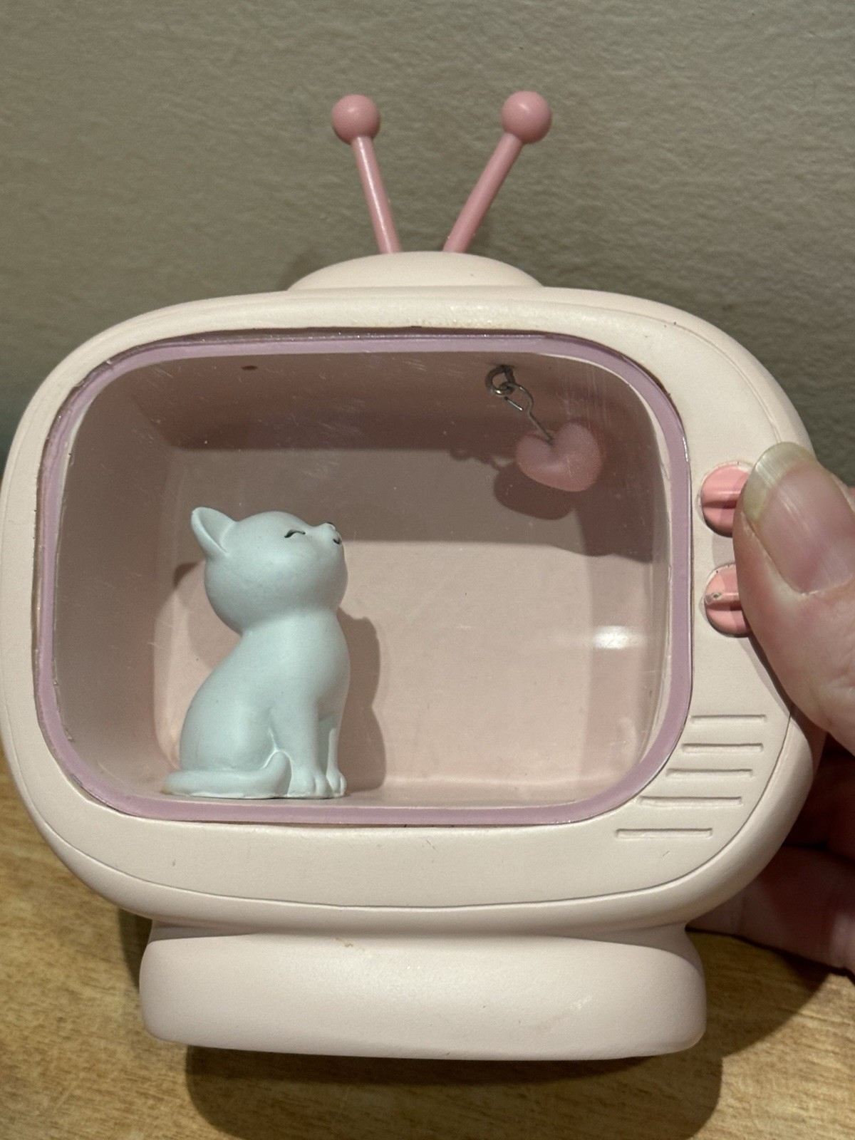 Kitty Cat Pink TV Shaped Nightlight, Heart & Light Plastic, 3 Cell Batteries 5”