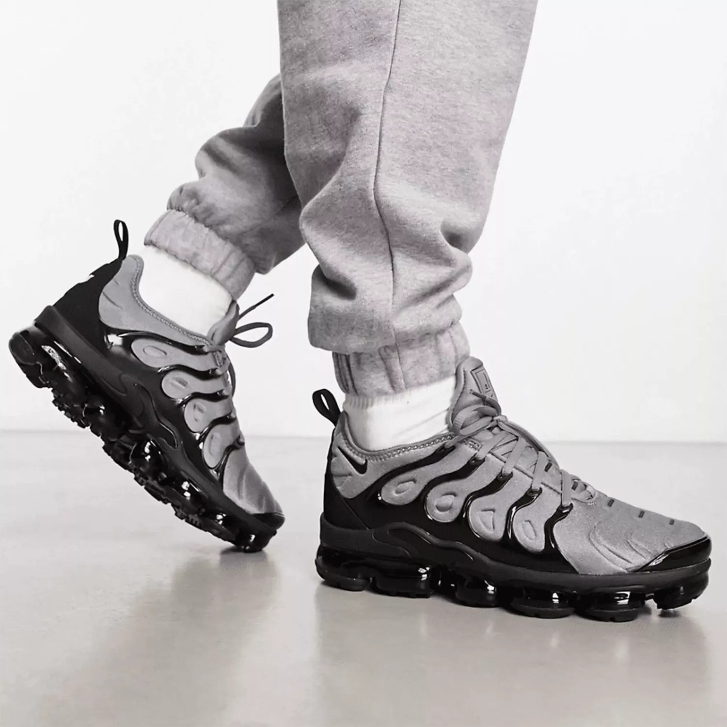DS Nike Air VaporMax Plus gray US Shoe Size (7-13)