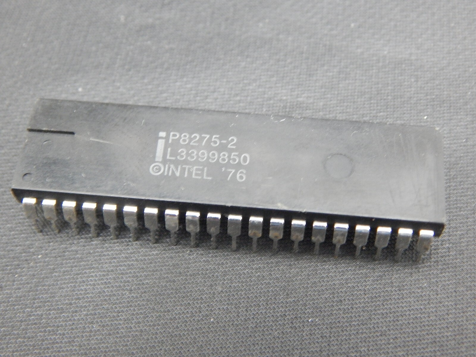 INTEL P8275-2 Programmable CRT Controller DIP-40 - USA SELLER FAST SHIPPING