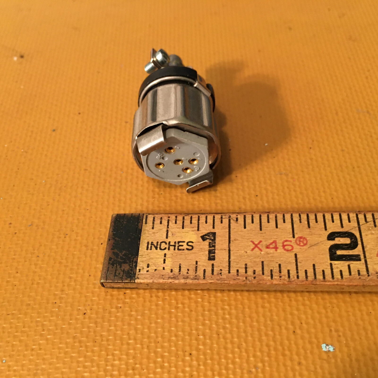 1 Amphenol 5 pin Female Circular Connector