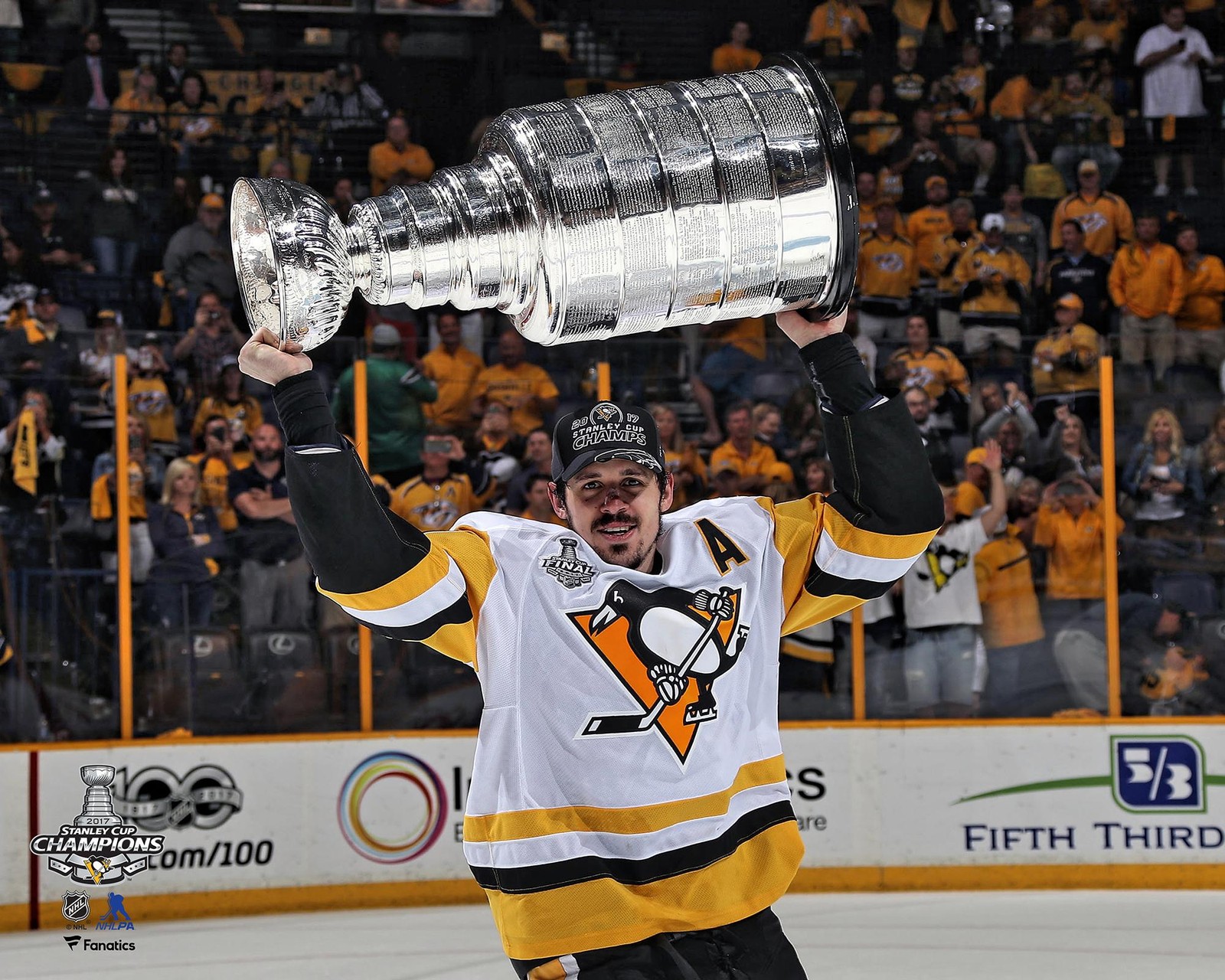 Evgeni Malkin Penguins Unsigned 2017 Stanley Cup Champions Raise Cup Photo