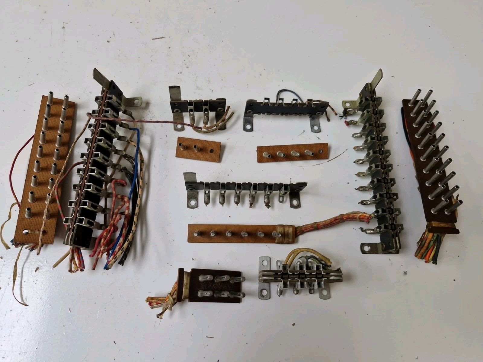 Lot of 12 EM Pinball Machine USED JONES PLUGS - William's Bally Gottlieb