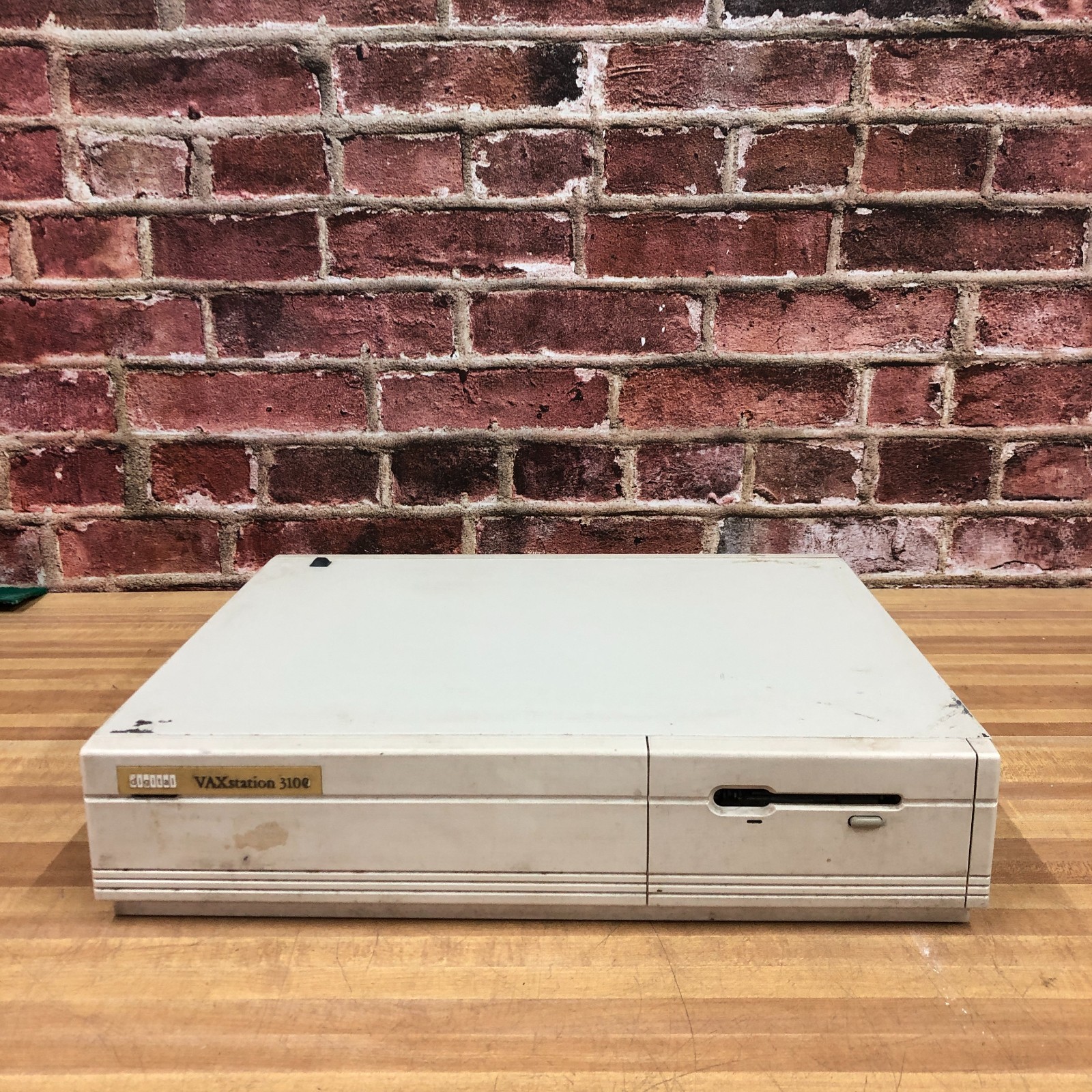 Vintage DEC Digital Equipment VAXStation 3100 VS42A-BD w/HDD FDD (Powers On)
