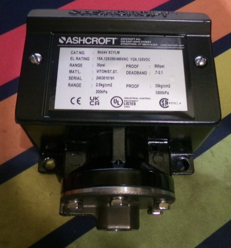 NIB ASHCROFT B424V XCYLM PRESSURE SWITCH 30PSI RANGE 500 PSI PROOF 15A (839)