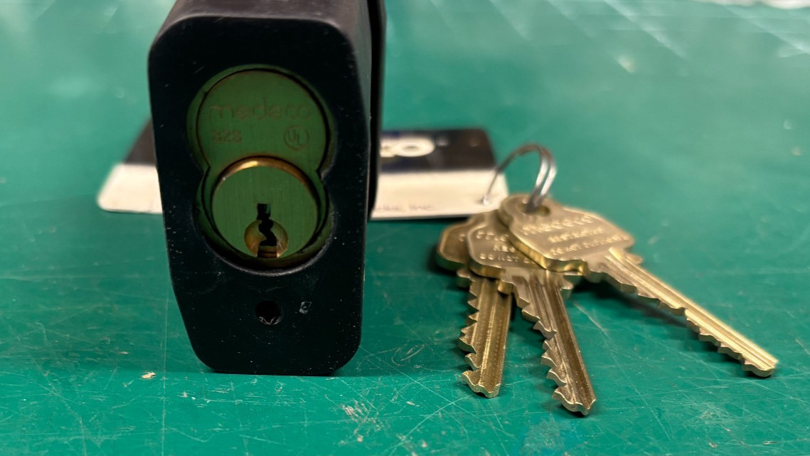 Medeco High Security LFIC System Series Padlock - Locksport